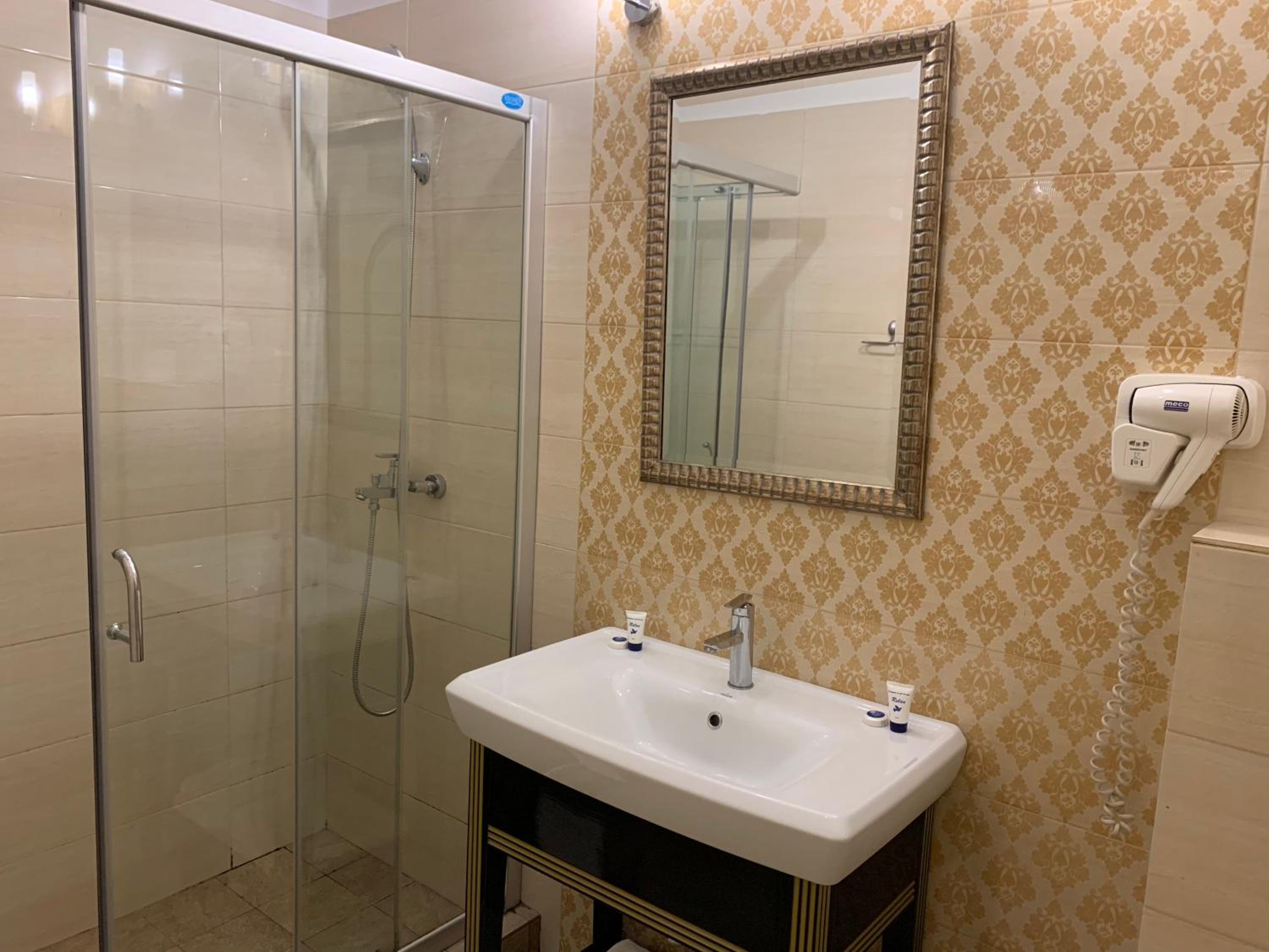 Studio with Spa Bath - Photo 2