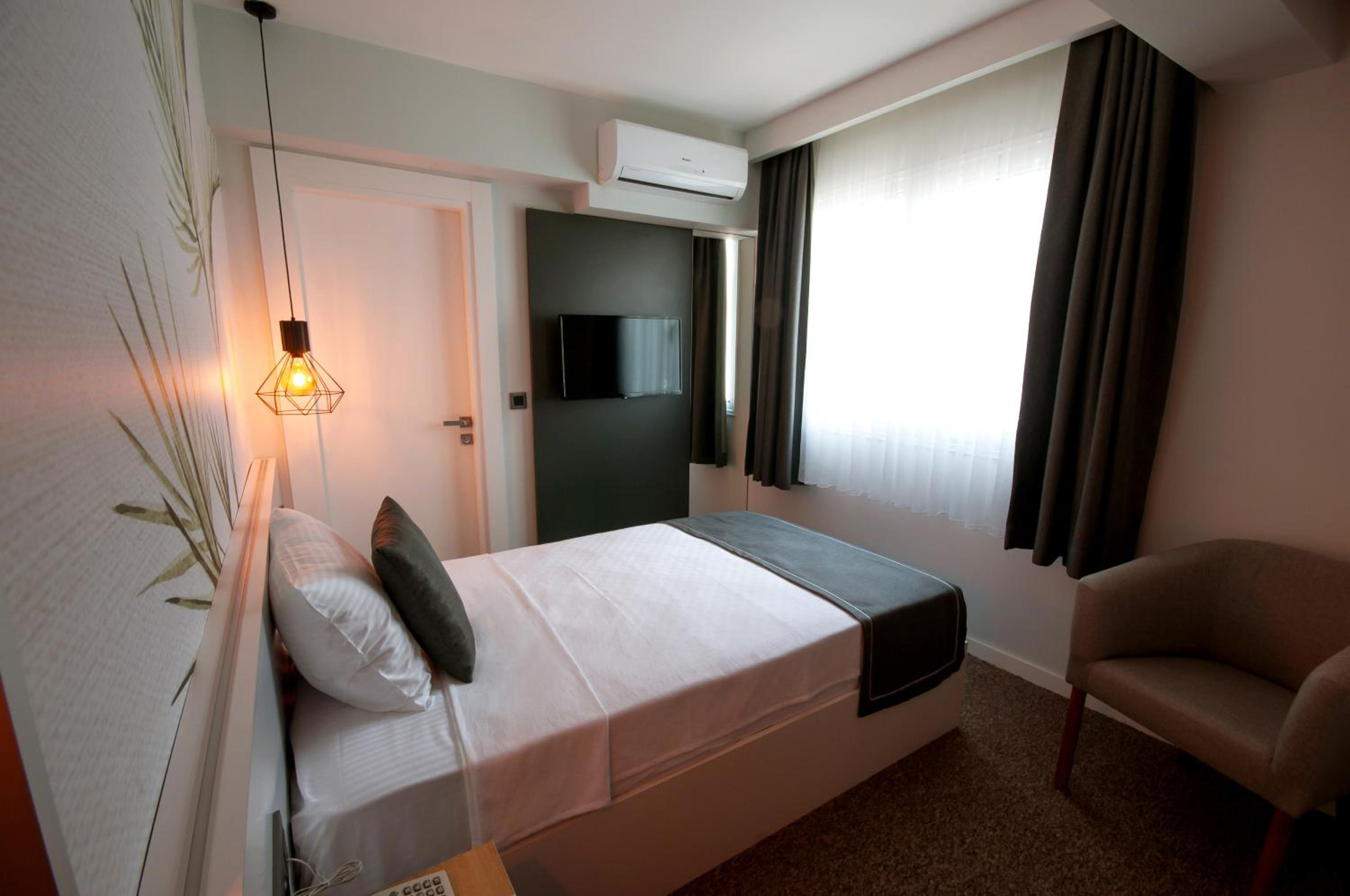 Small Single Room photo 2