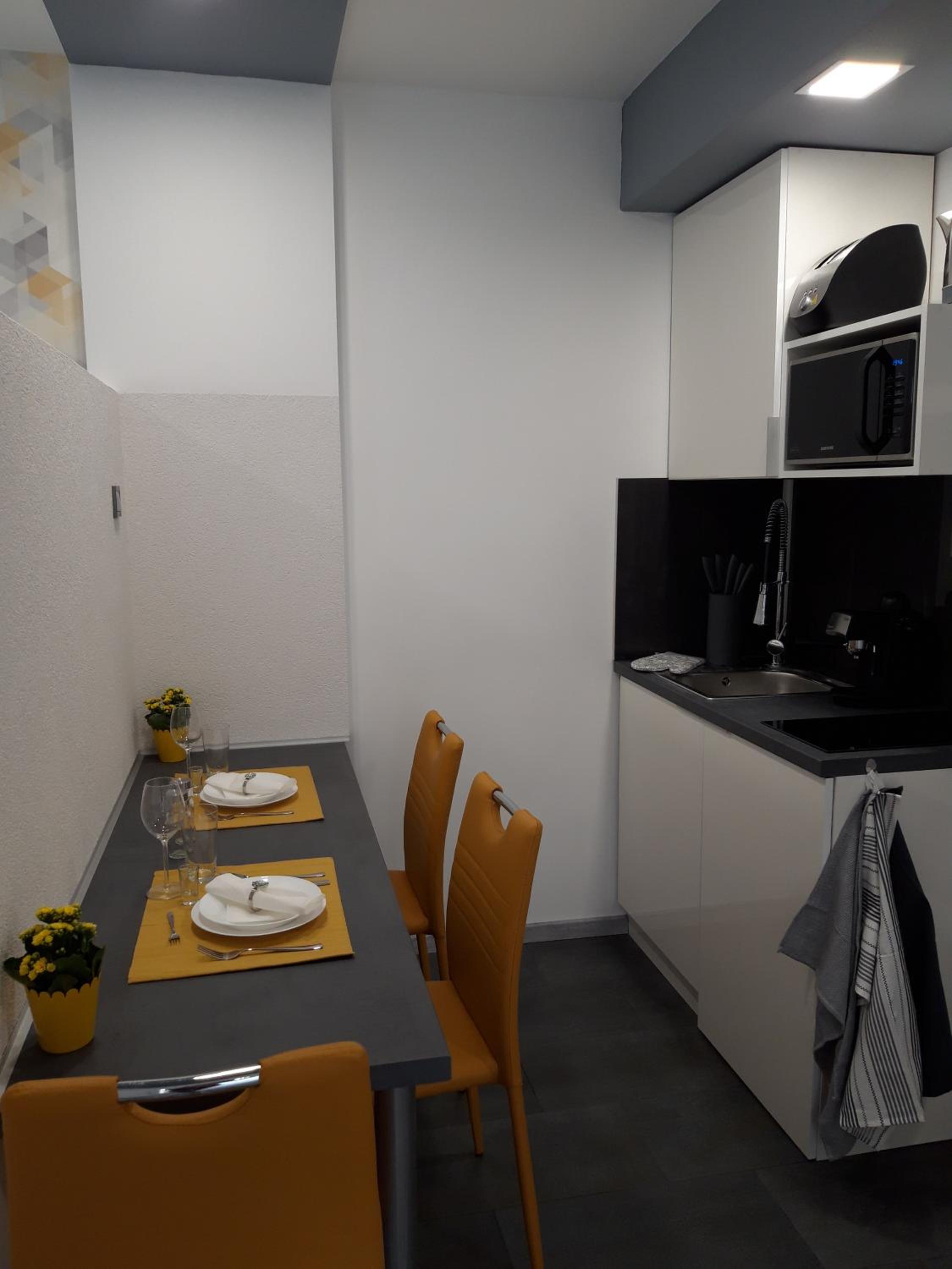 One-Bedroom Apartment - Photo 3