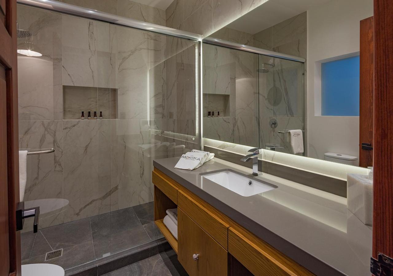 King Room with Balcony - Photo 2
