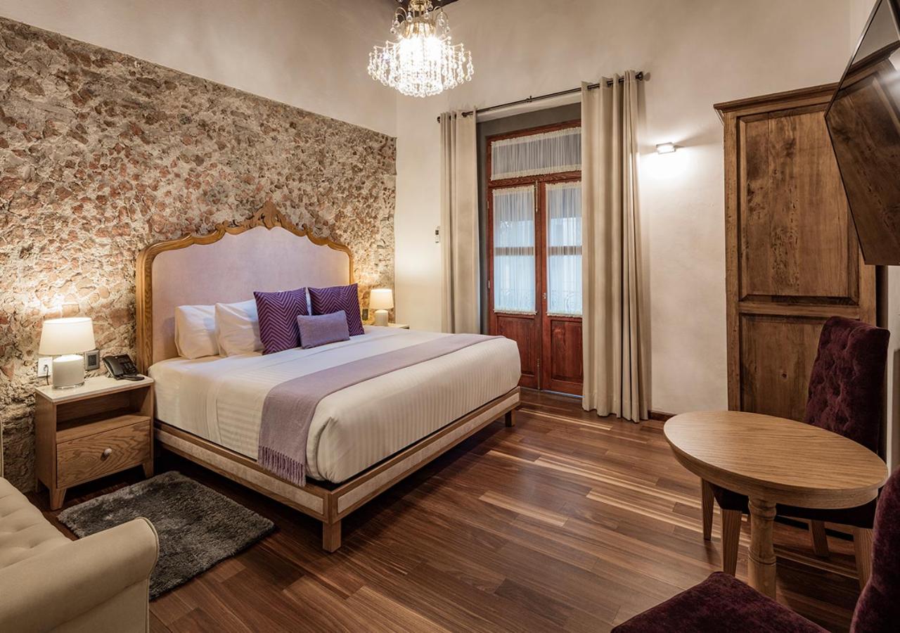 King Room with Balcony - Photo 3