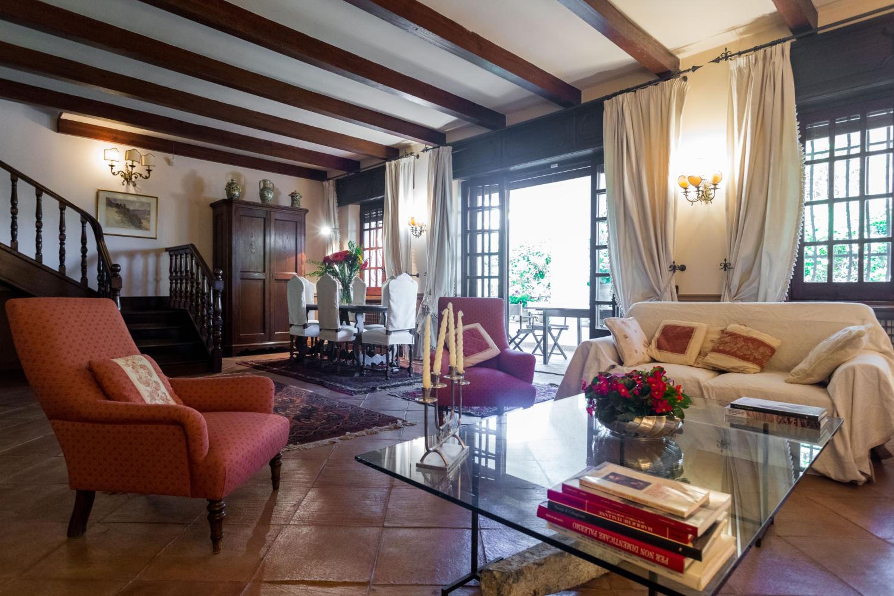 Villa photo 1