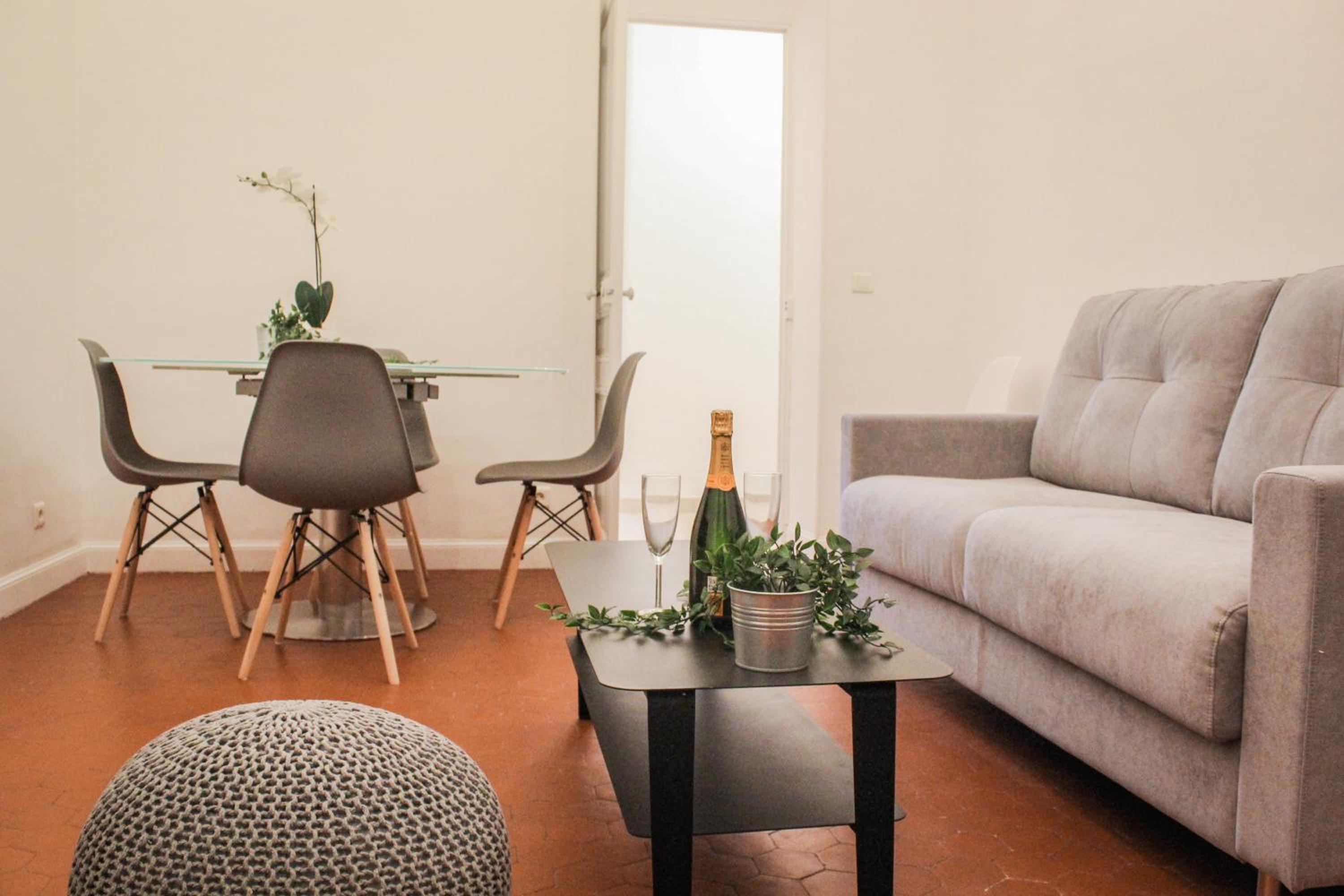 Two-Bedroom Apartment - Photo 11