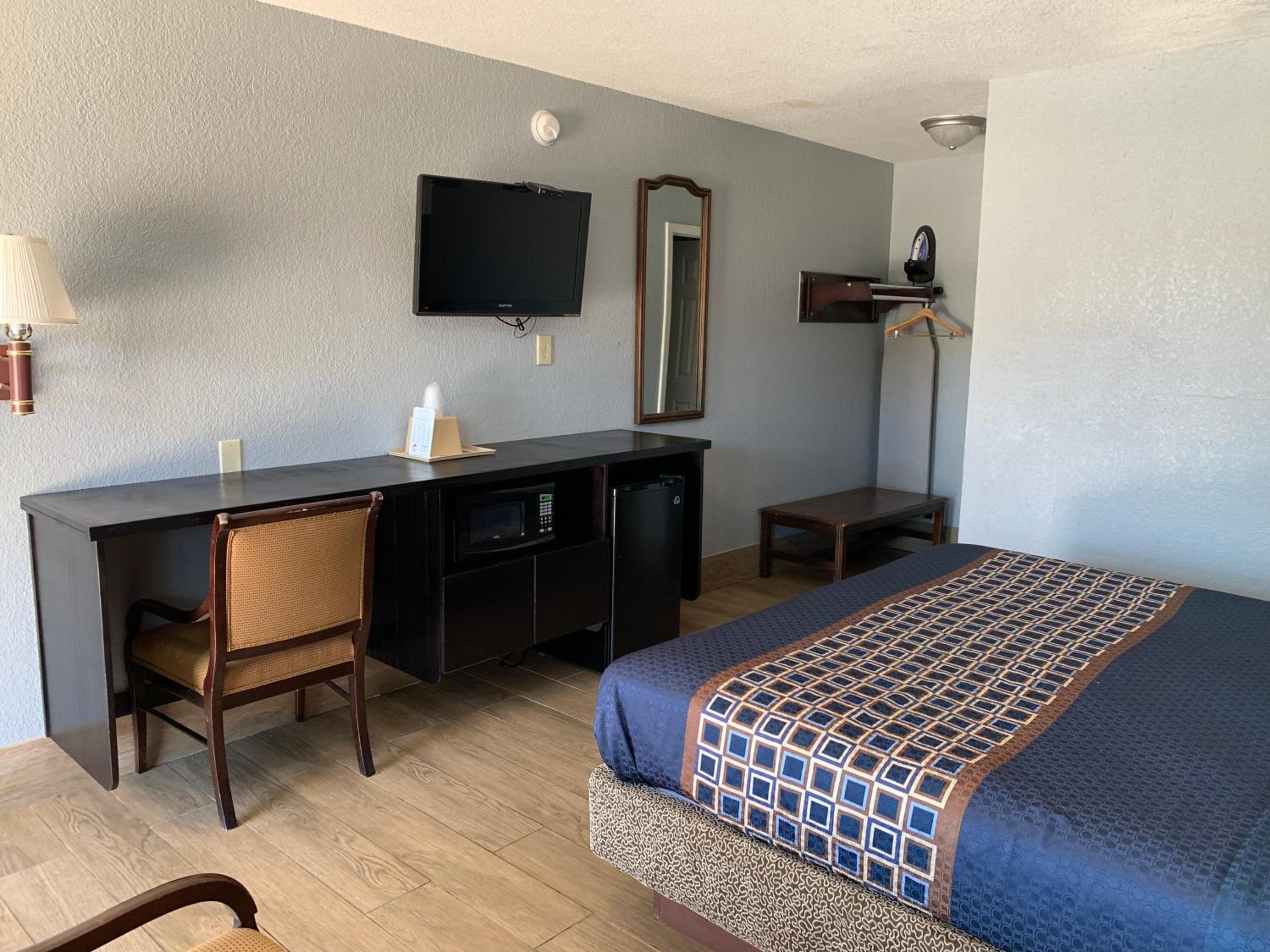 Standard King Room - Non-Smoking