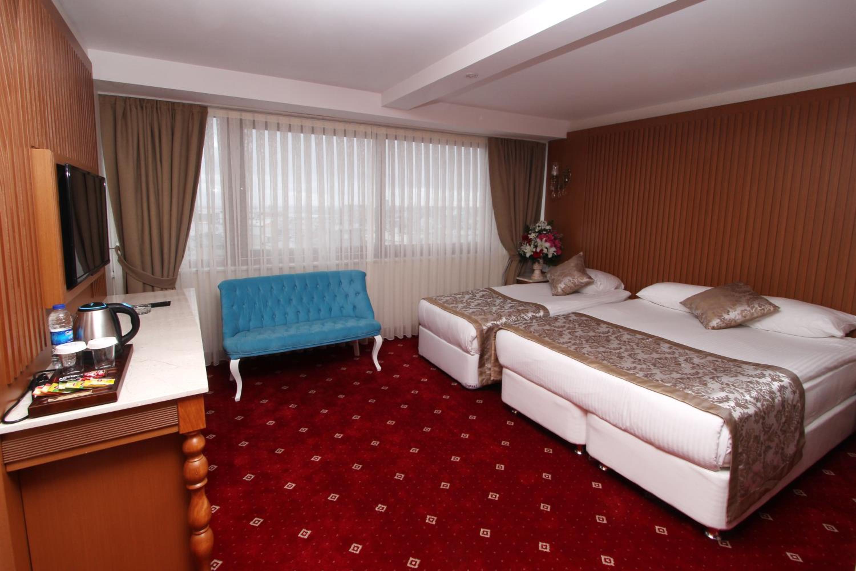 Deluxe King Suite photo 2