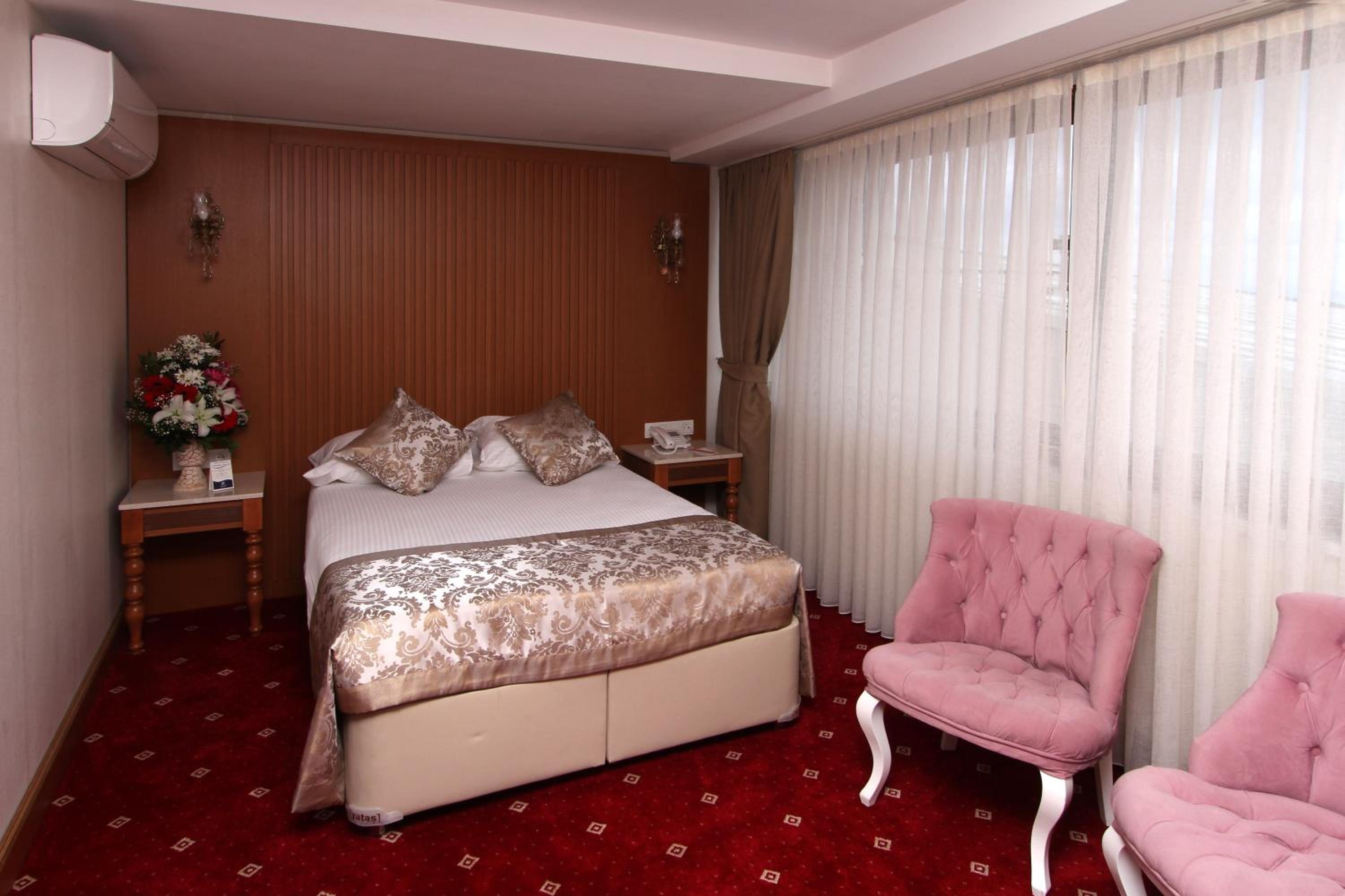 Deluxe Suite photo 2