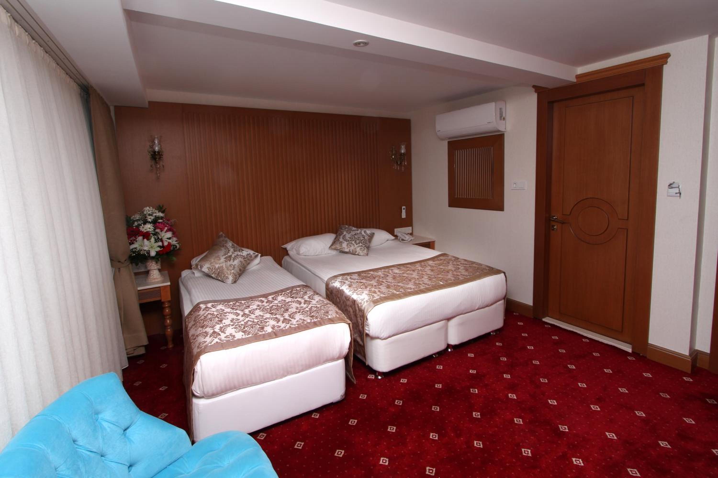 Deluxe King Suite photo 1