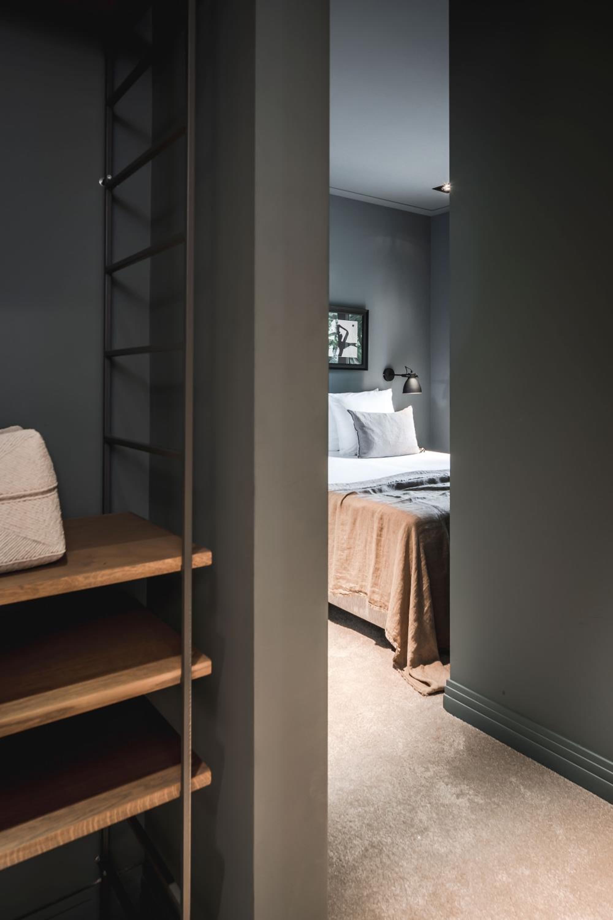 Deluxe Double Room - Photo 9