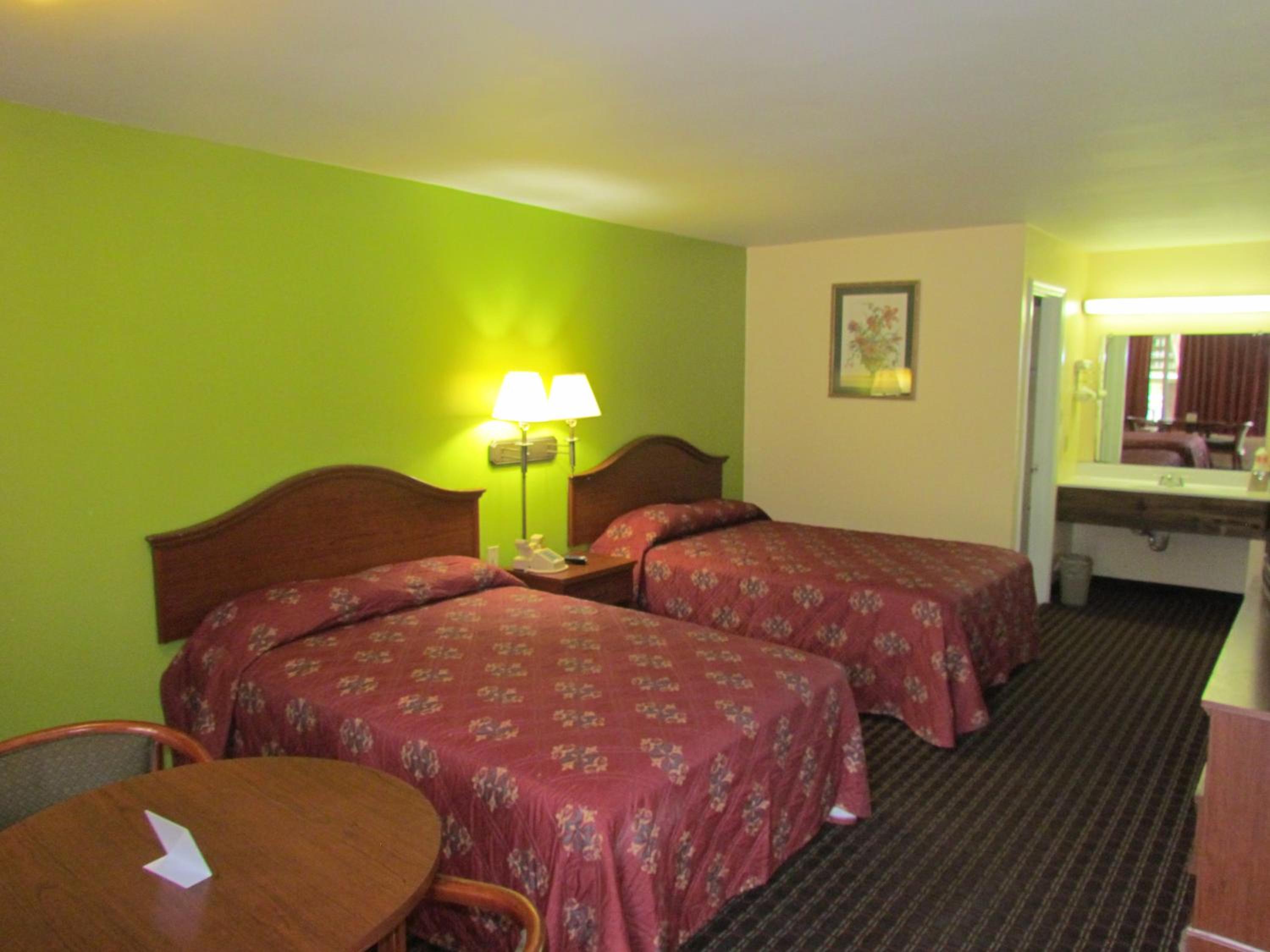 Doule Room with 2 Beds With Accessible RI Shower 
