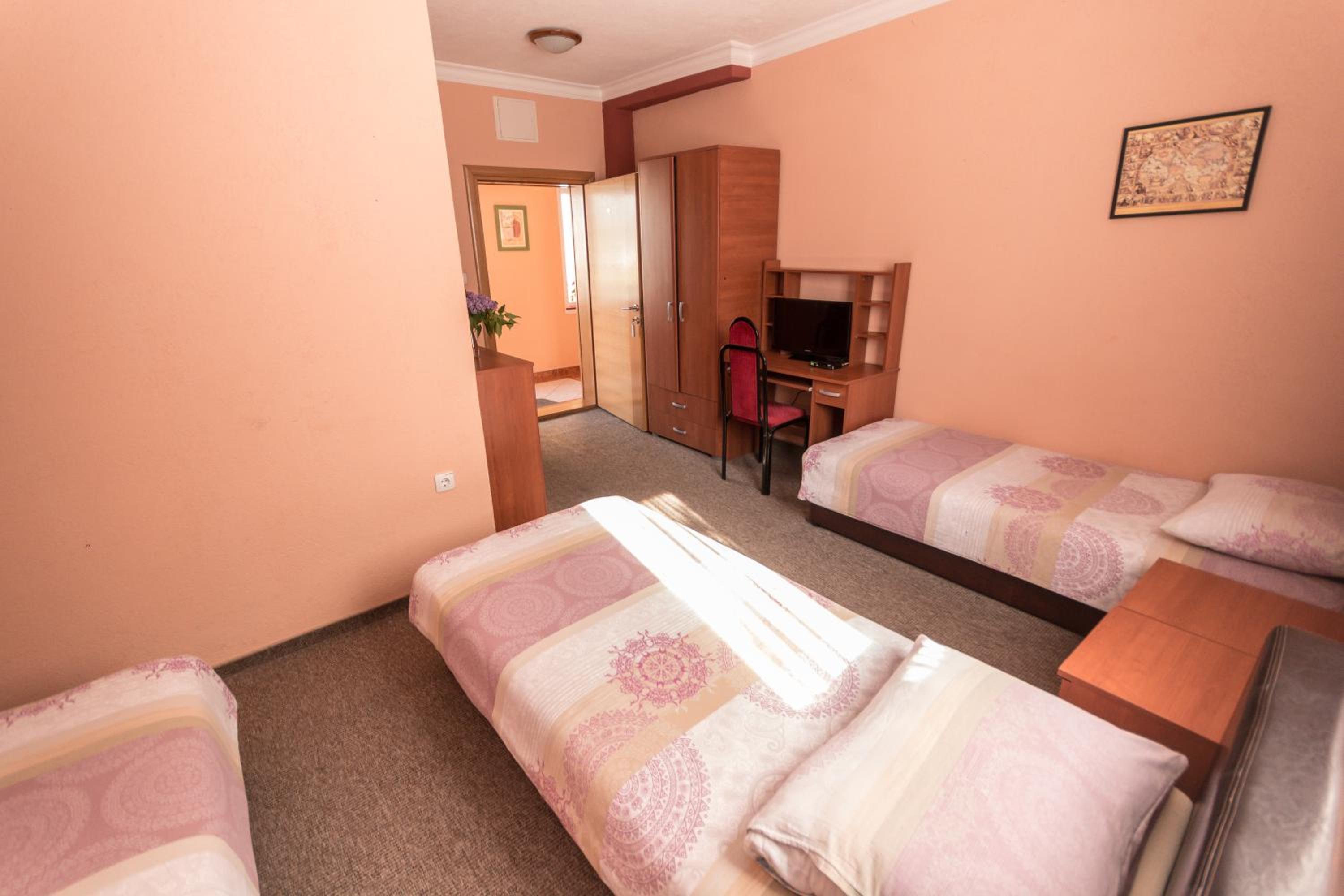 Classic Triple Room photo 2