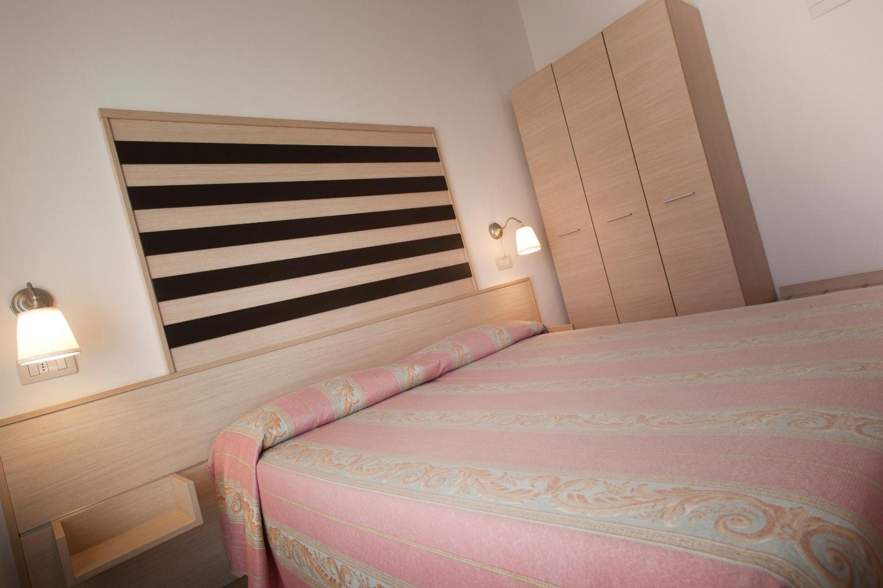 Standard Double Room photo 2