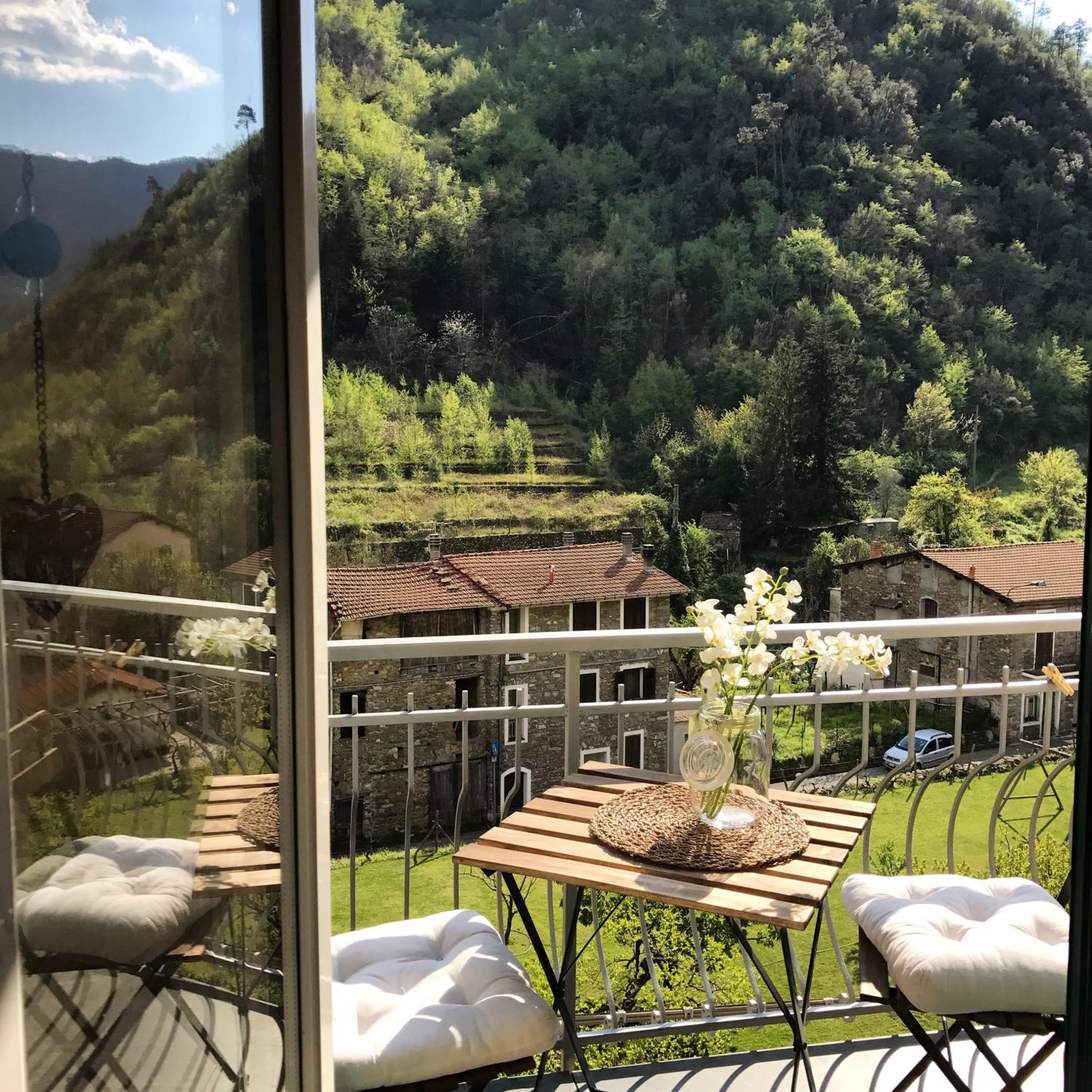 Double Room with Balcony - Photo 3