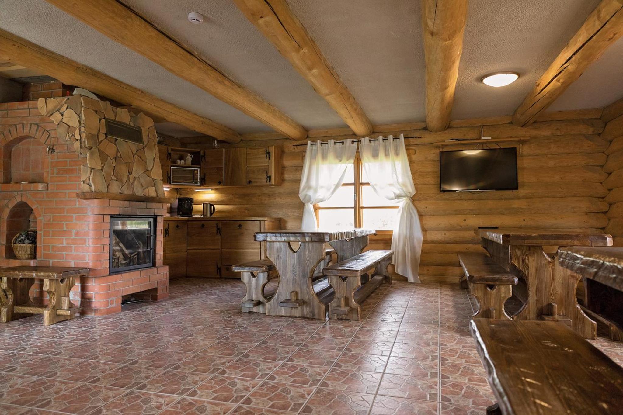 Seven-Bedroom House - Photo 48