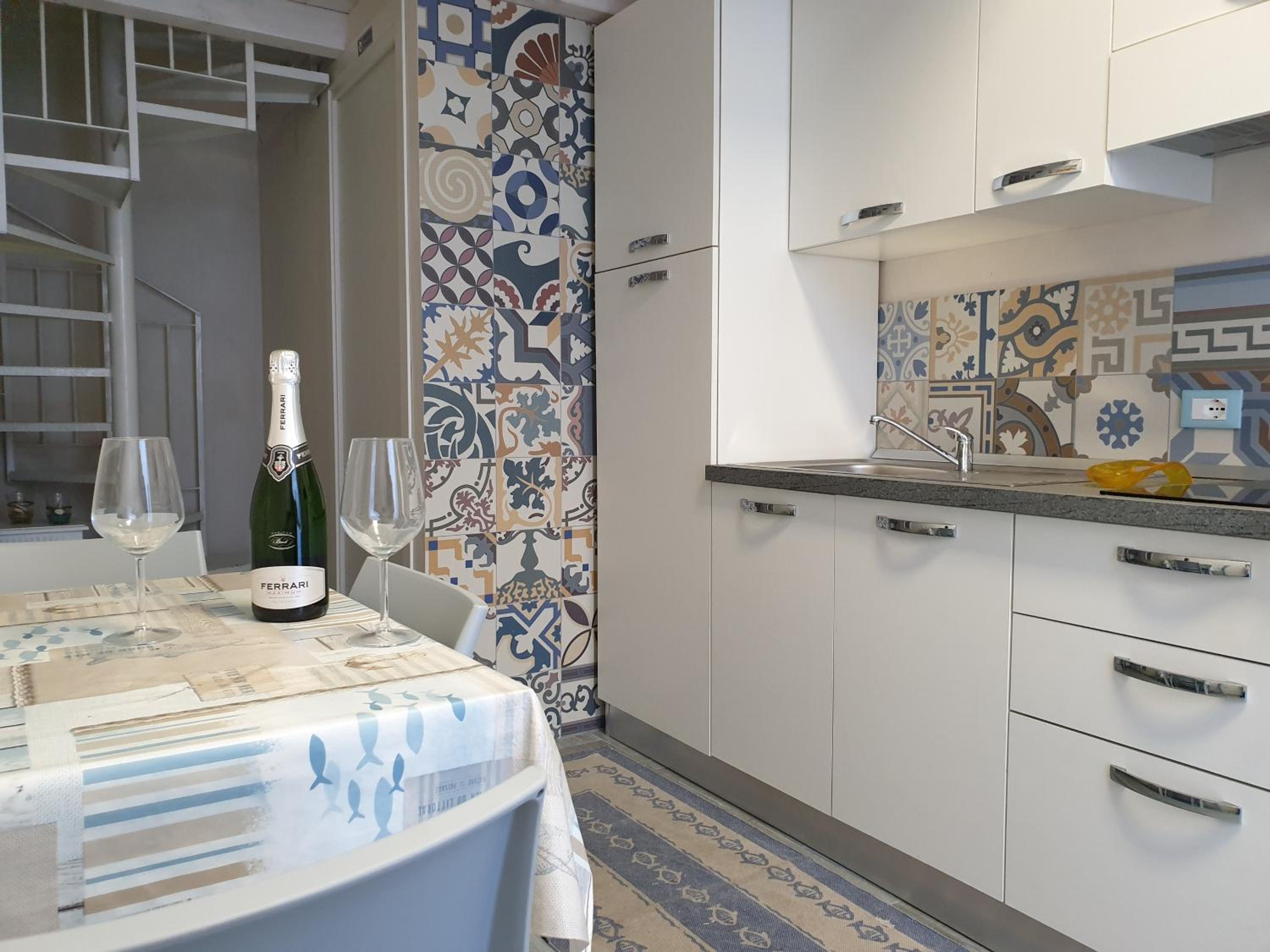 Apartment with Terrace and Sea View - Photo 2