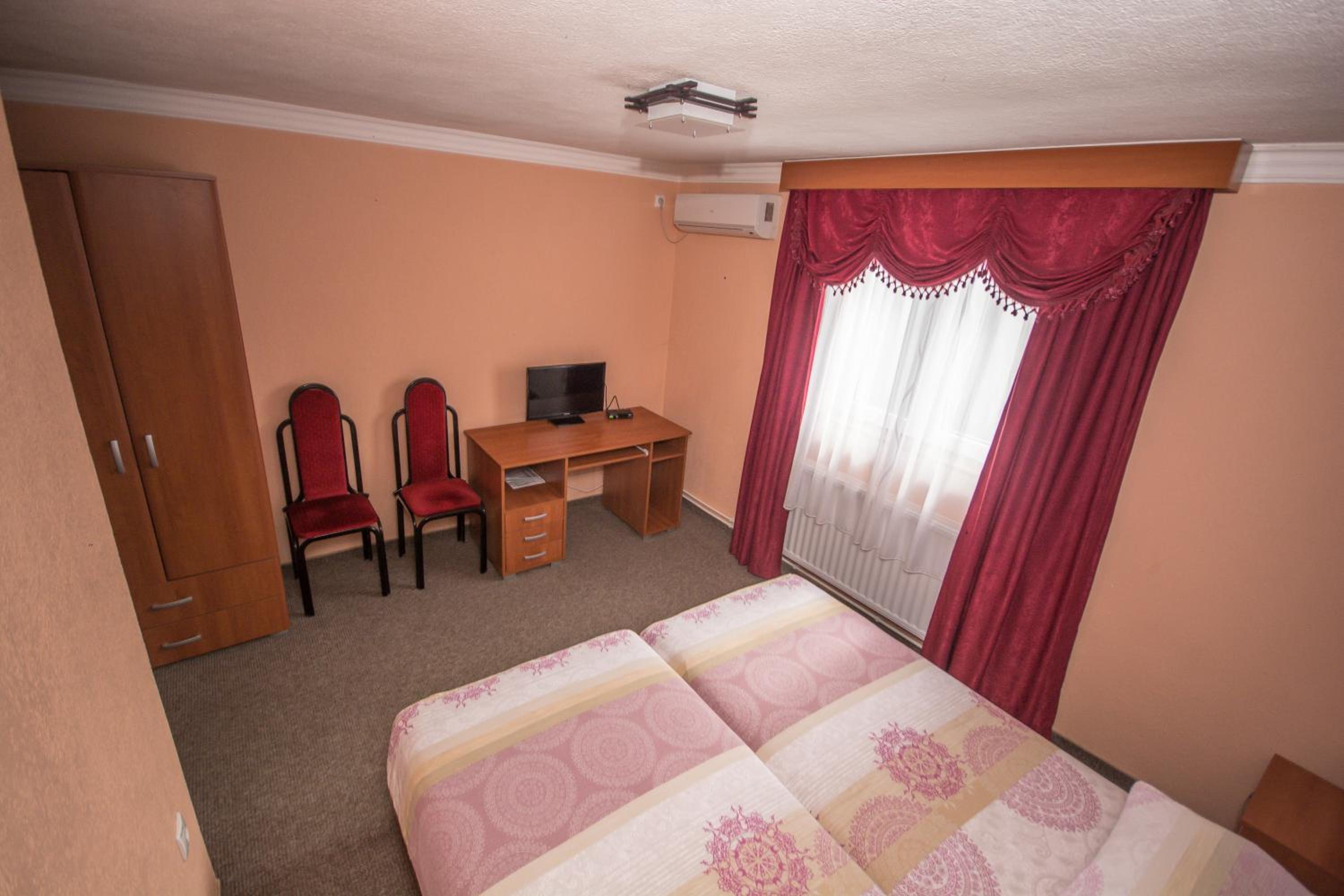 Standard Twin Room photo 2