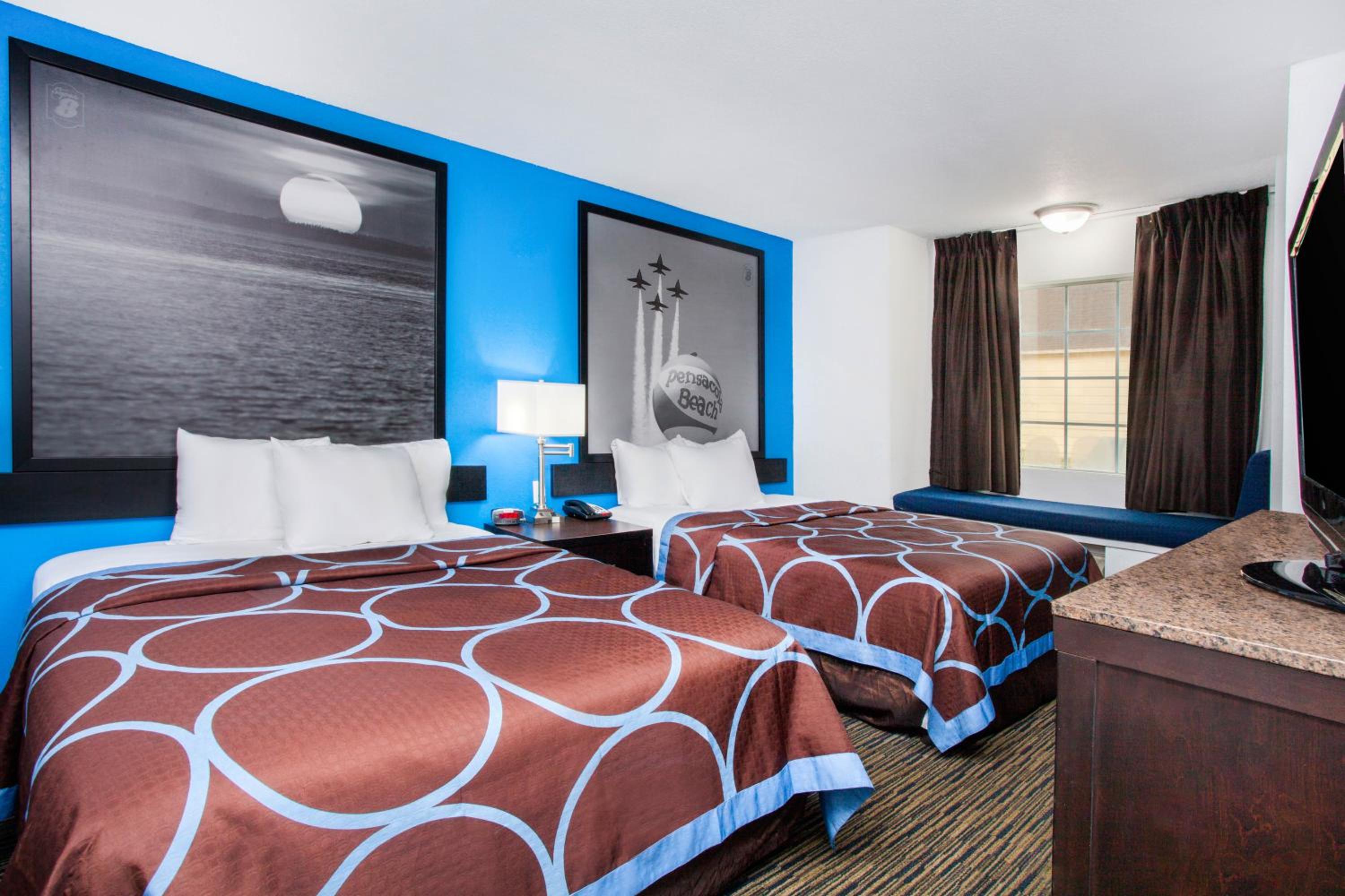 Queen Room with Two Queen Beds - Mobility Access/Non-Smoking - Photo 3