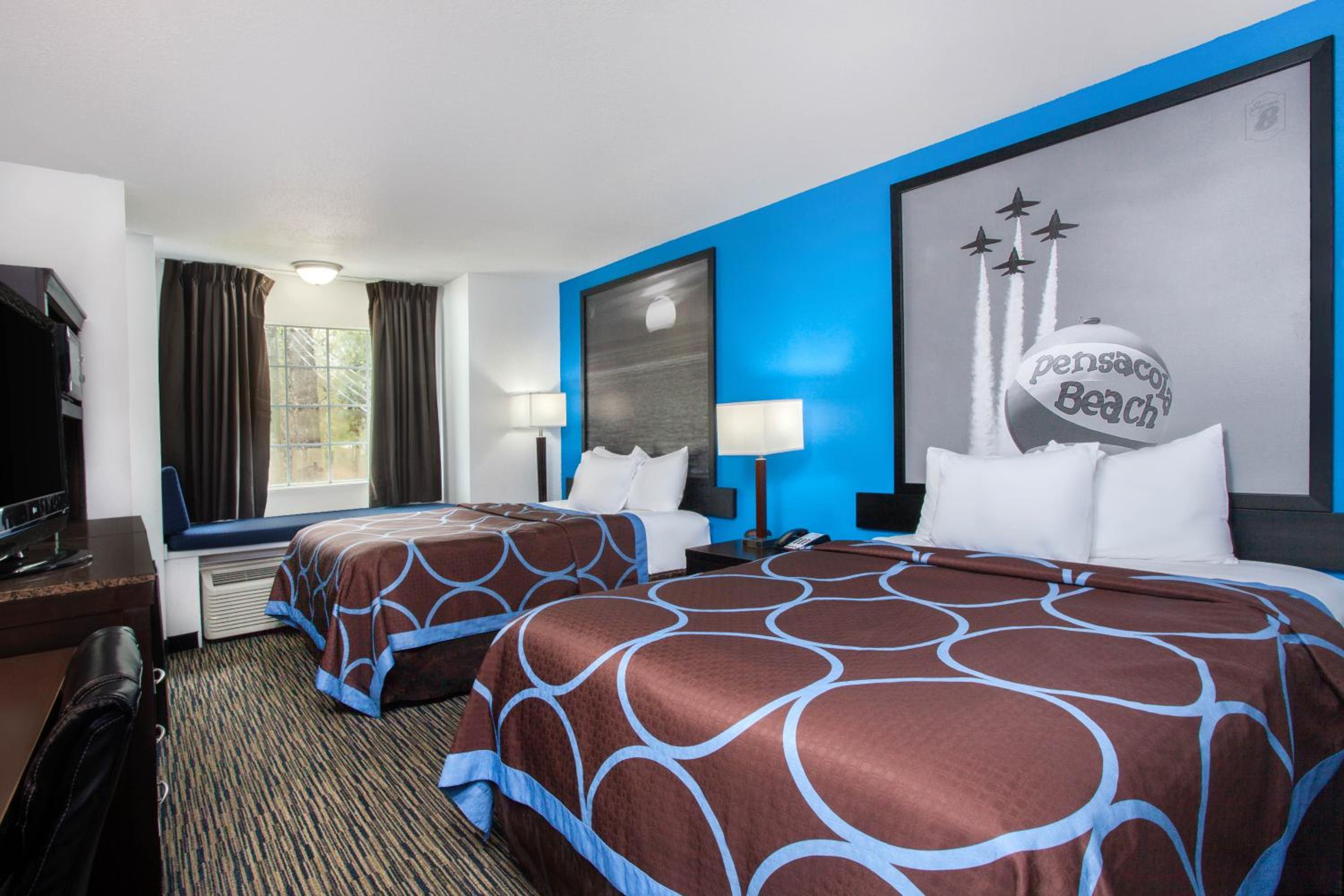 Queen Room with Two Queen Beds - Mobility Access/Non-Smoking - Photo 2