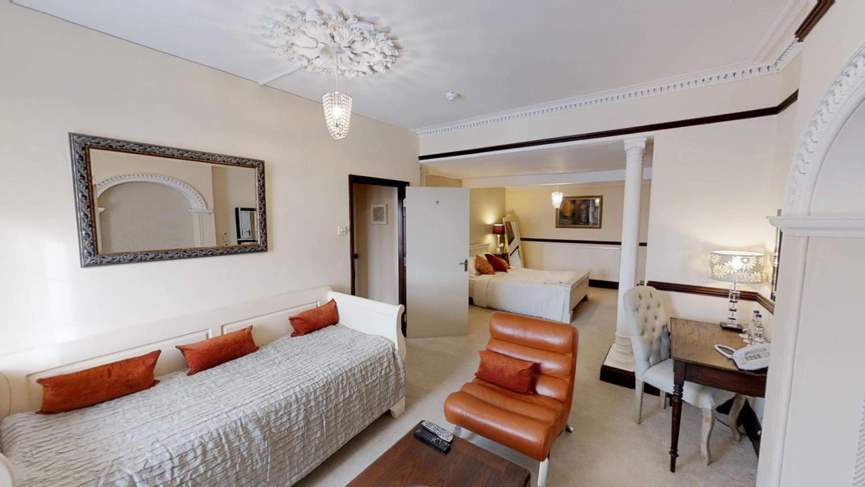 Superior Double Room With Private Bathroom photo 2