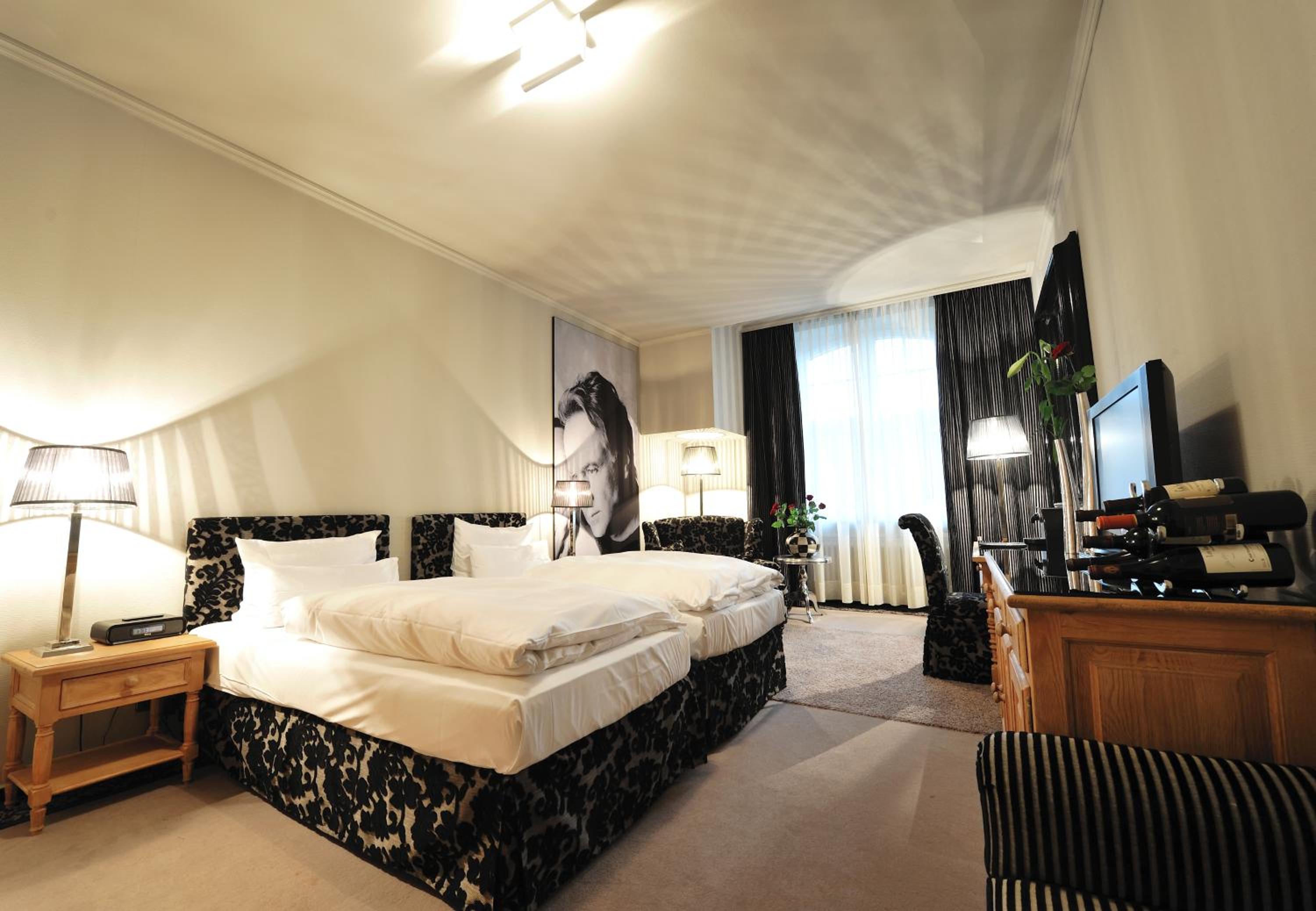 Deluxe Double Room - Photo 10