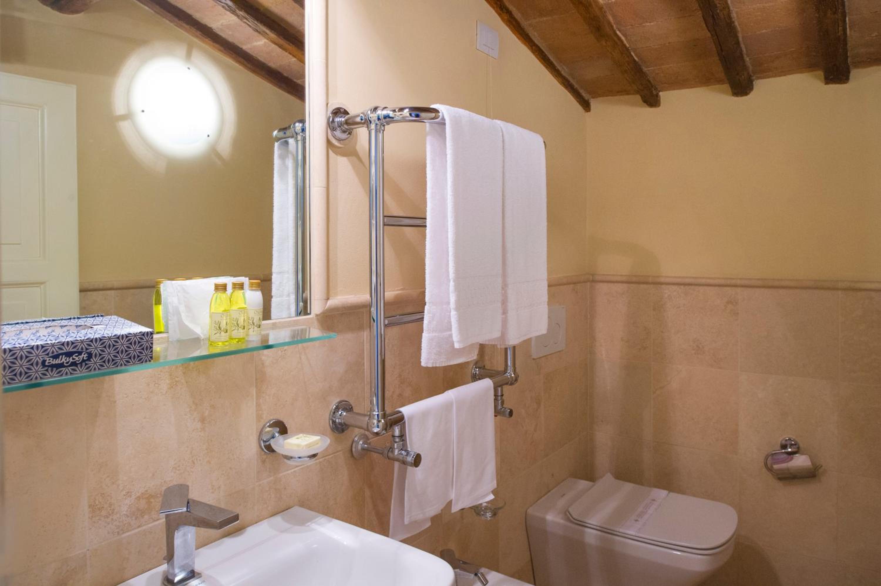 Standard Double Room - Photo 4