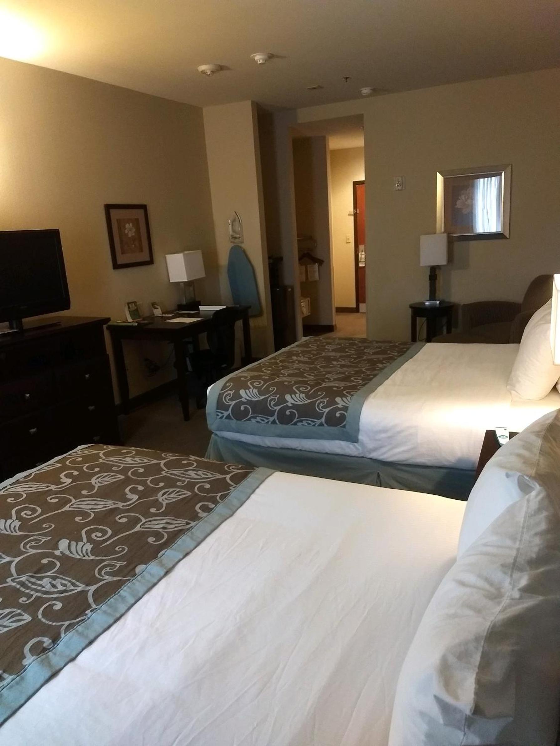 Queen Room with Two Queen Beds - Non-Smoking - Photo 1