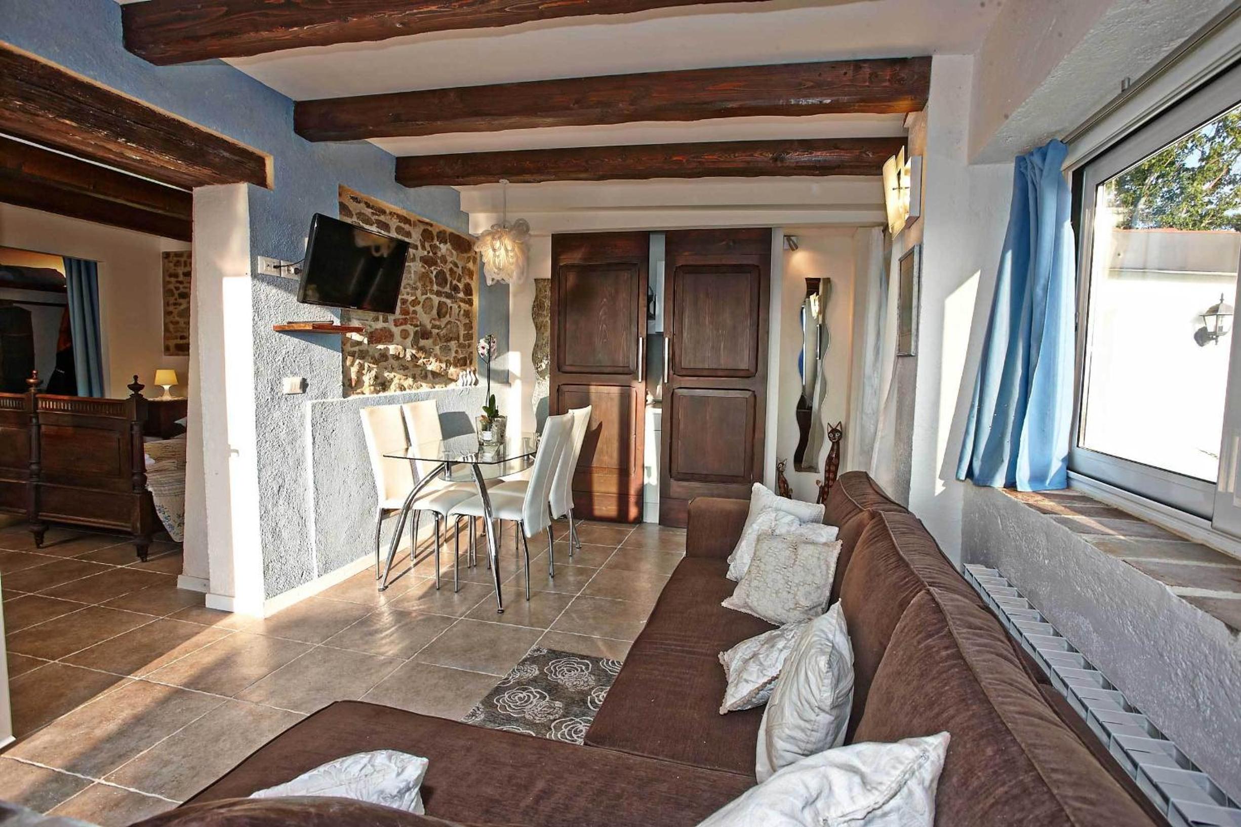 Deluxe Suite photo 1