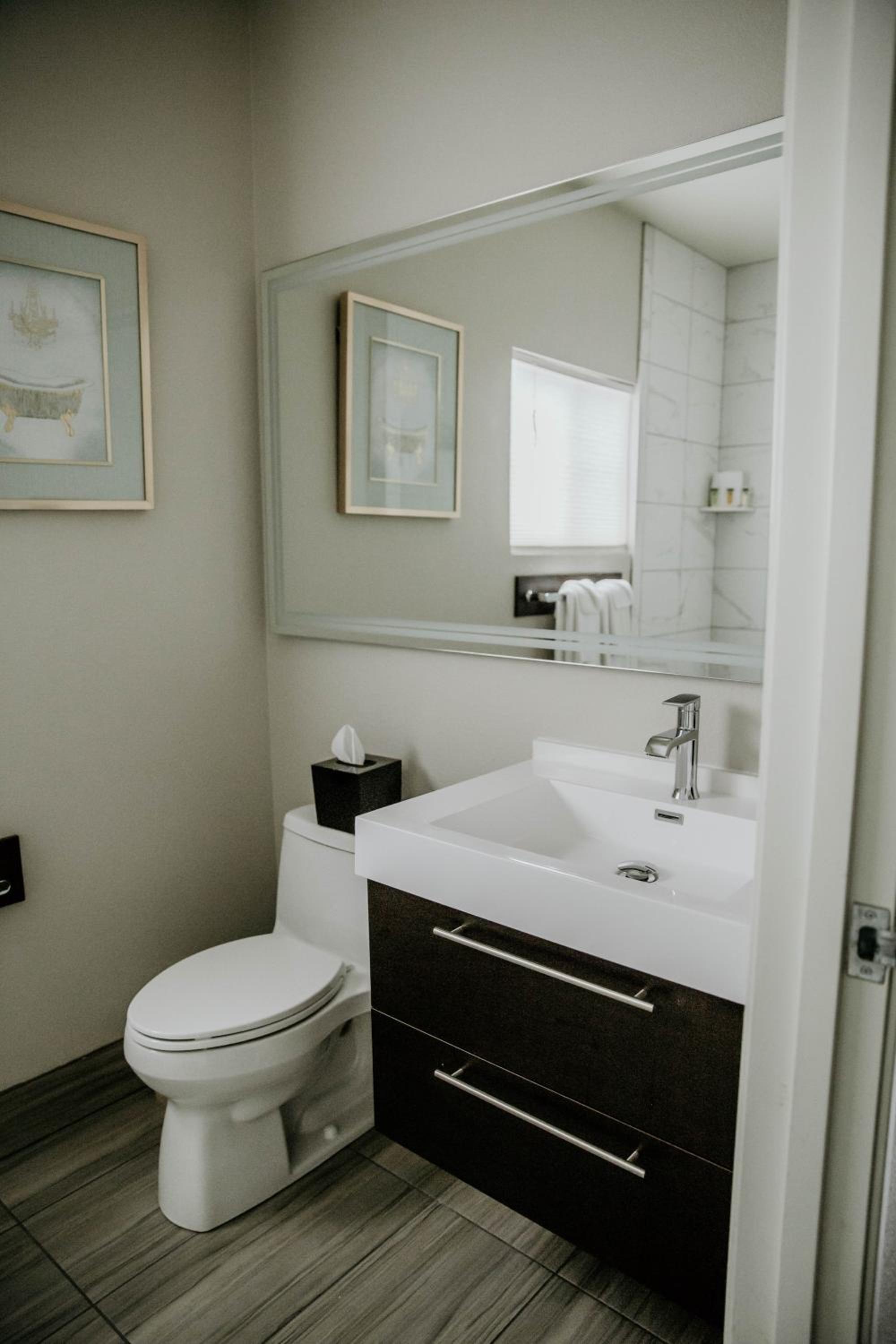 Deluxe Queen Room - Photo 3