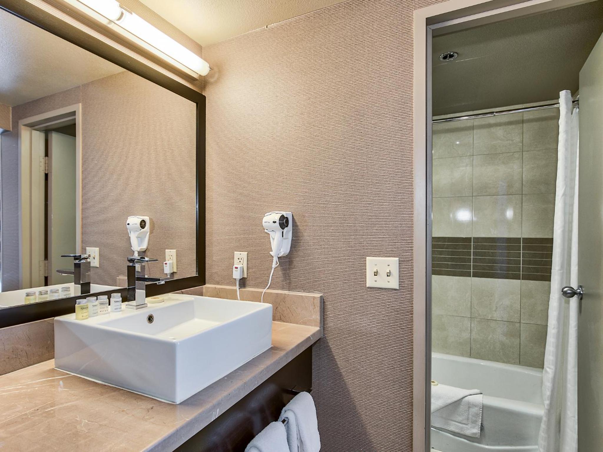 Deluxe Room - Photo 2