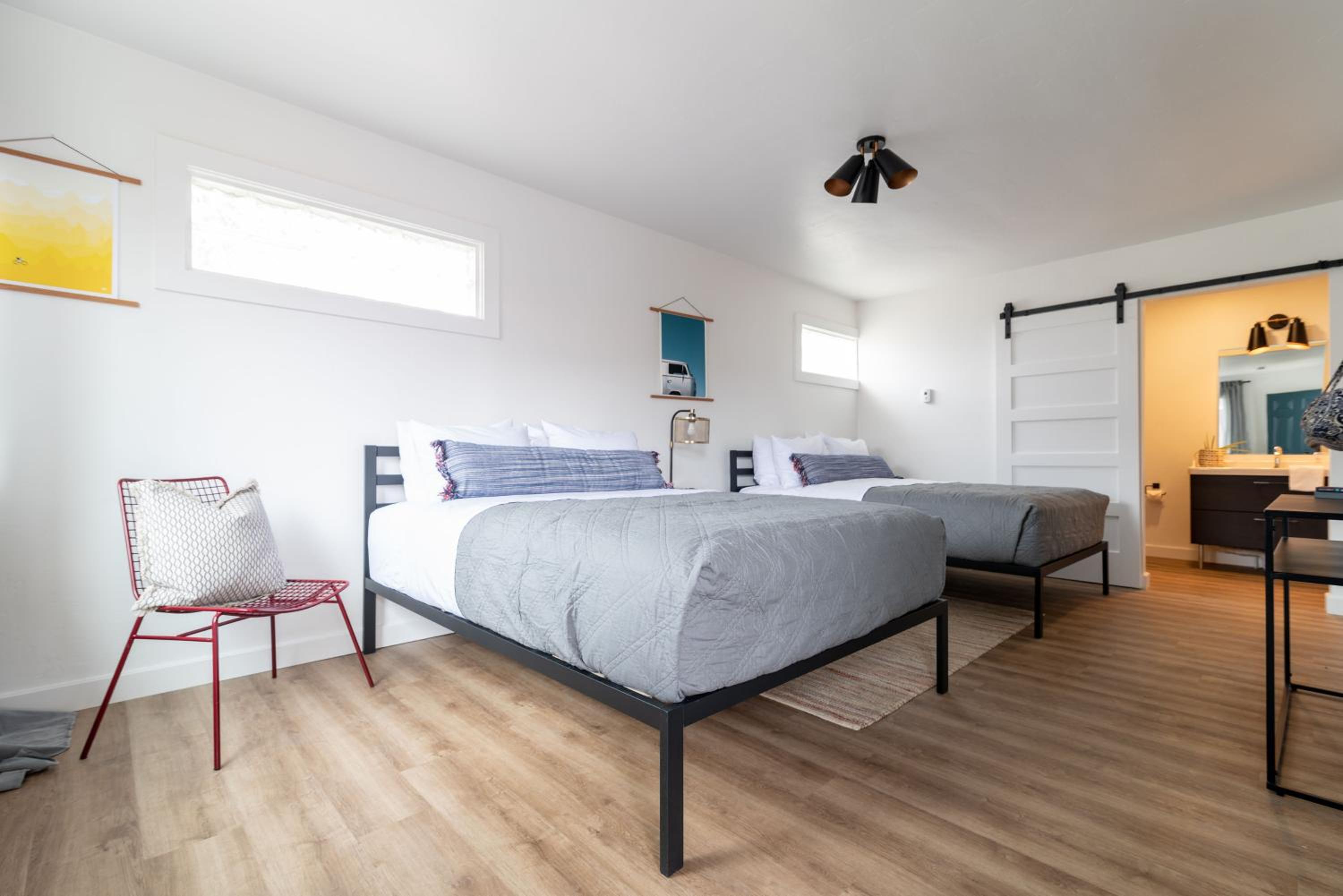 Deluxe Queen Room - Photo 11