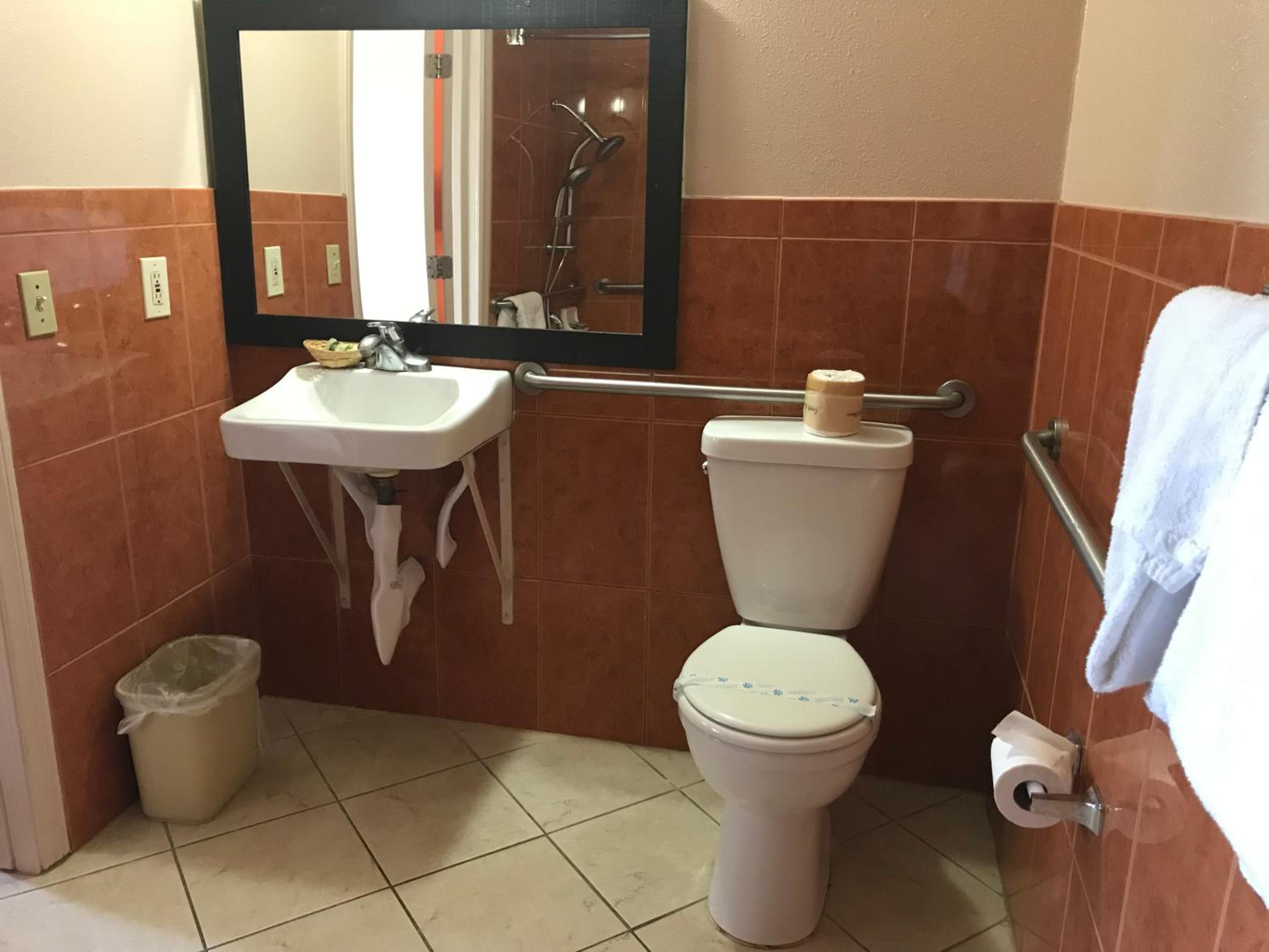 Single Room - Disability Access photo 2