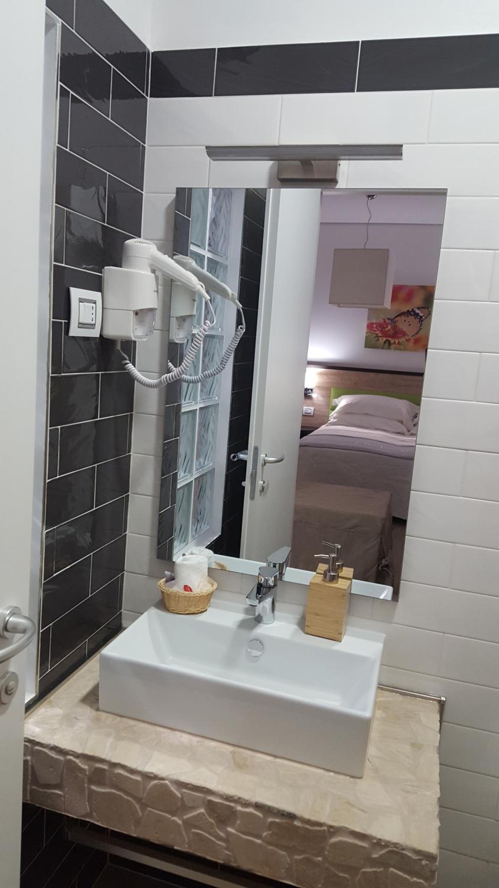 Quadruple Room - Photo 16