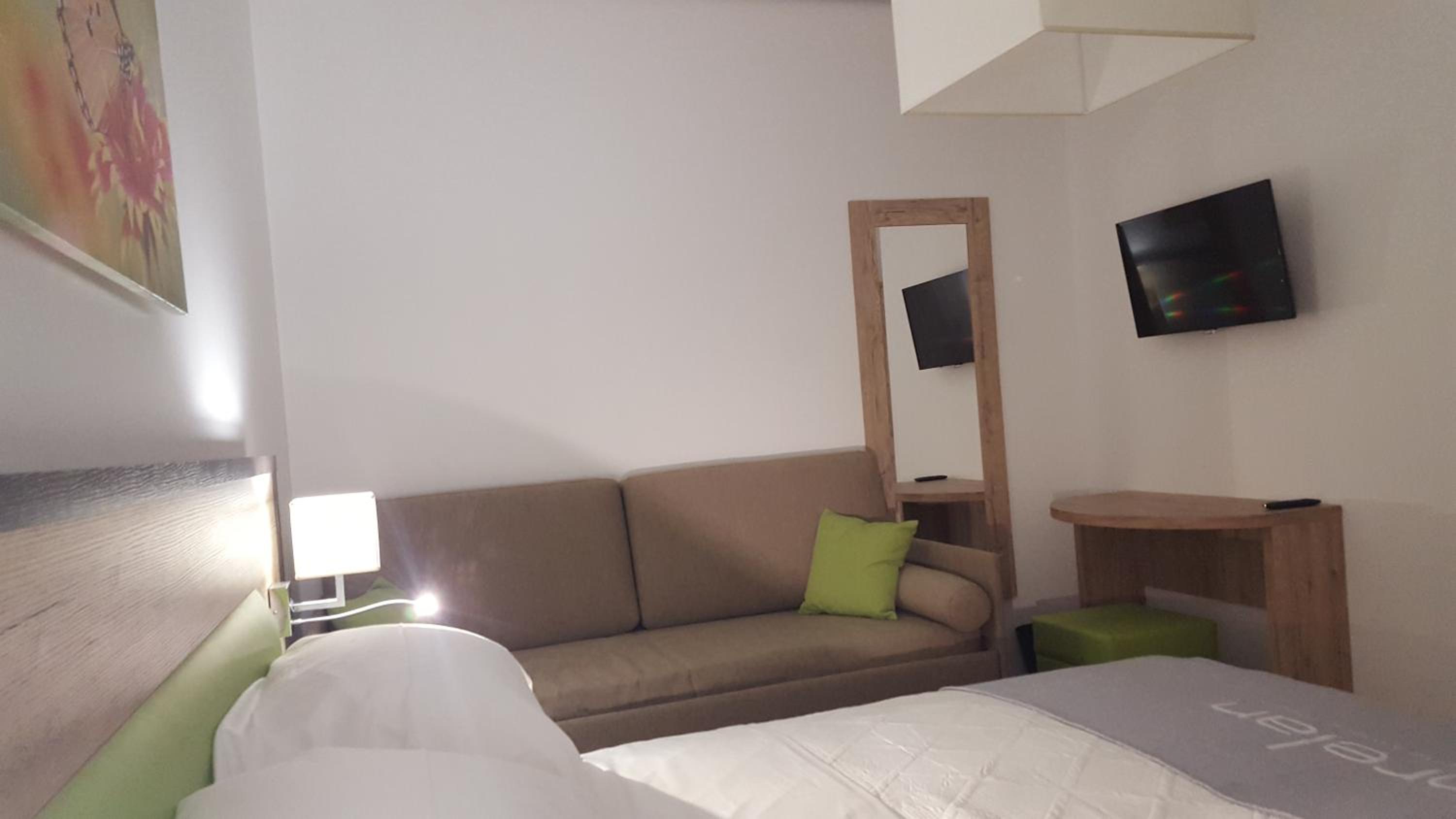 Quadruple Room - Photo 2