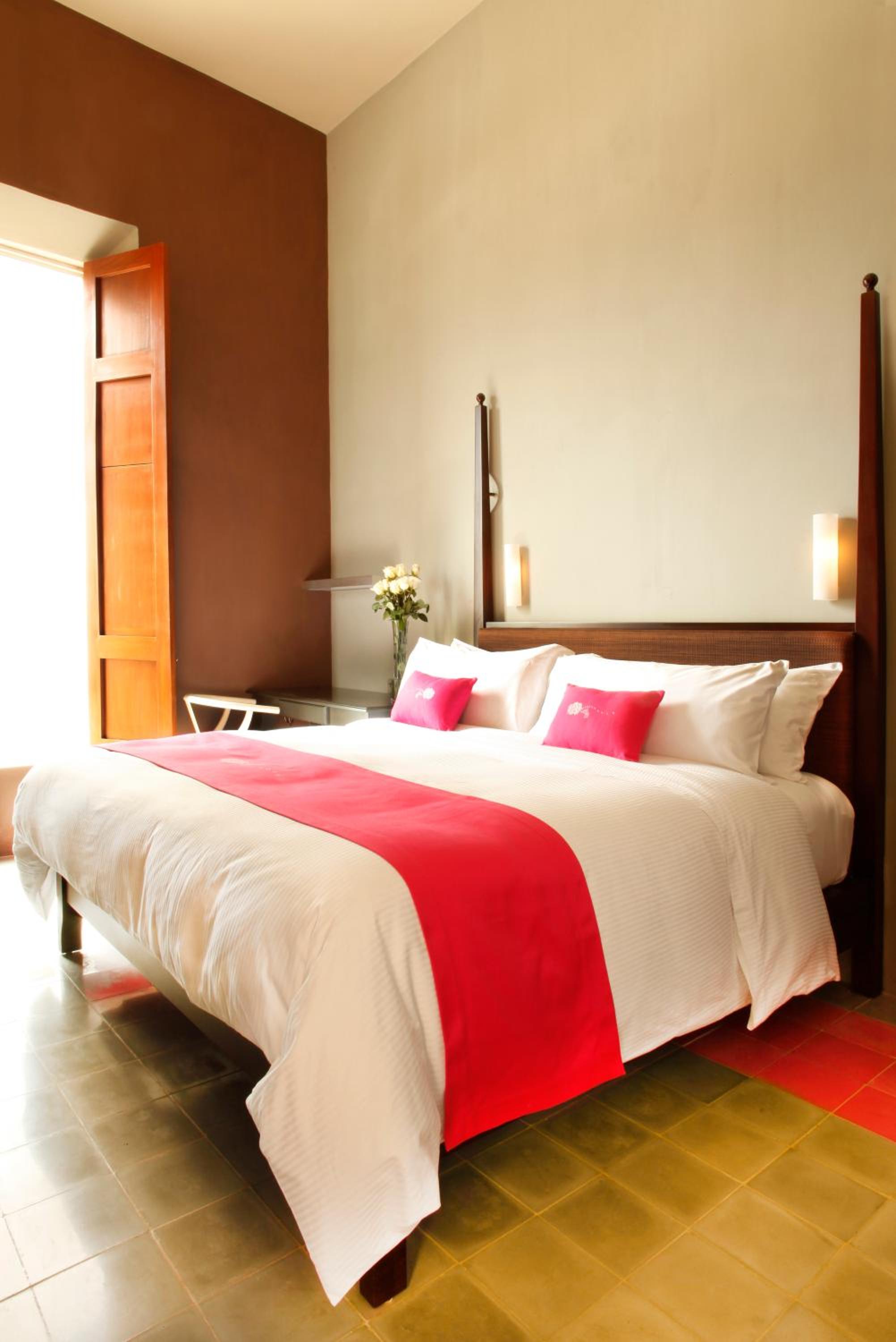 Deluxe King Room - Photo 4