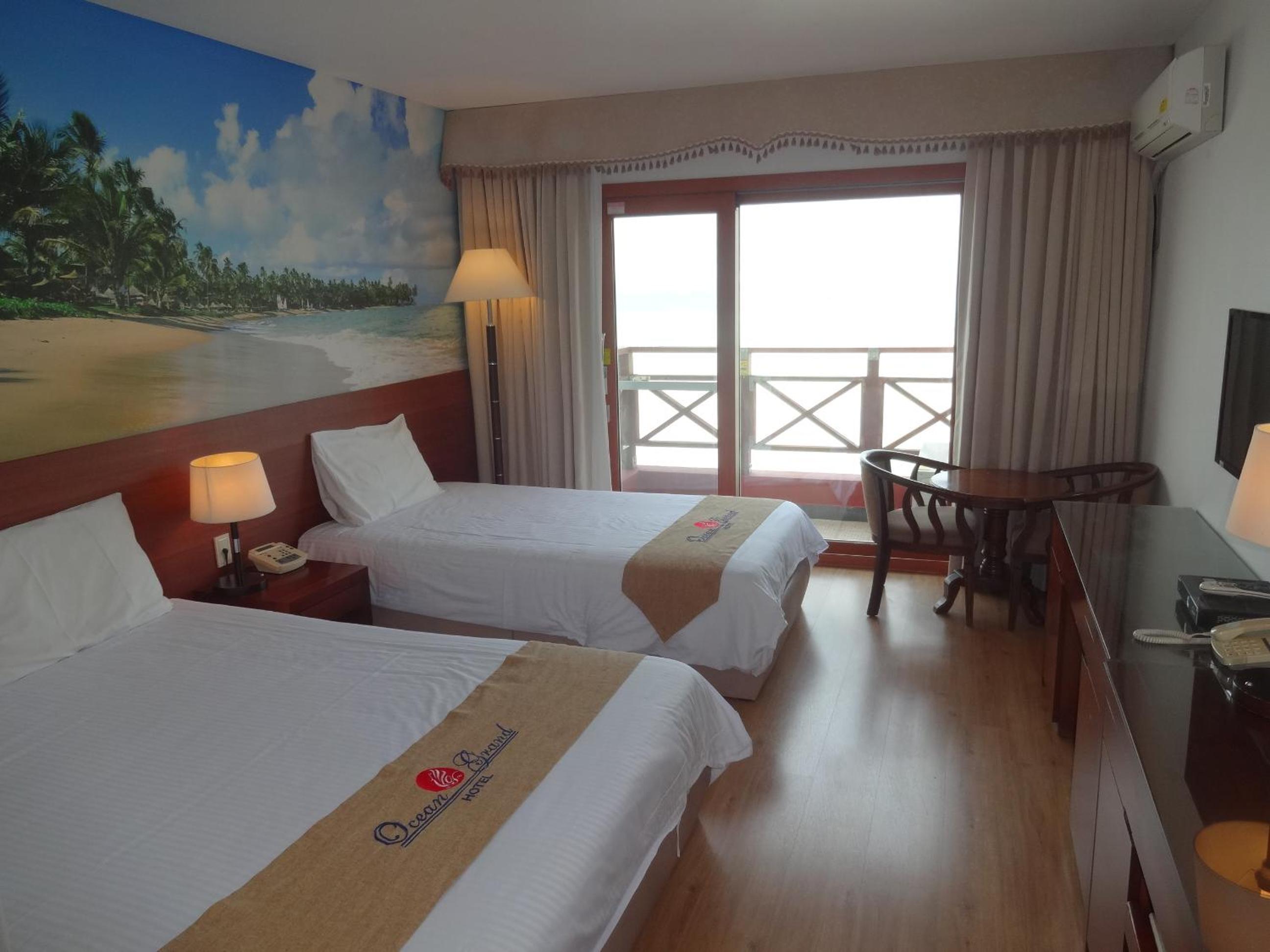 Deluxe Twin Room with Sea View - Photo 9