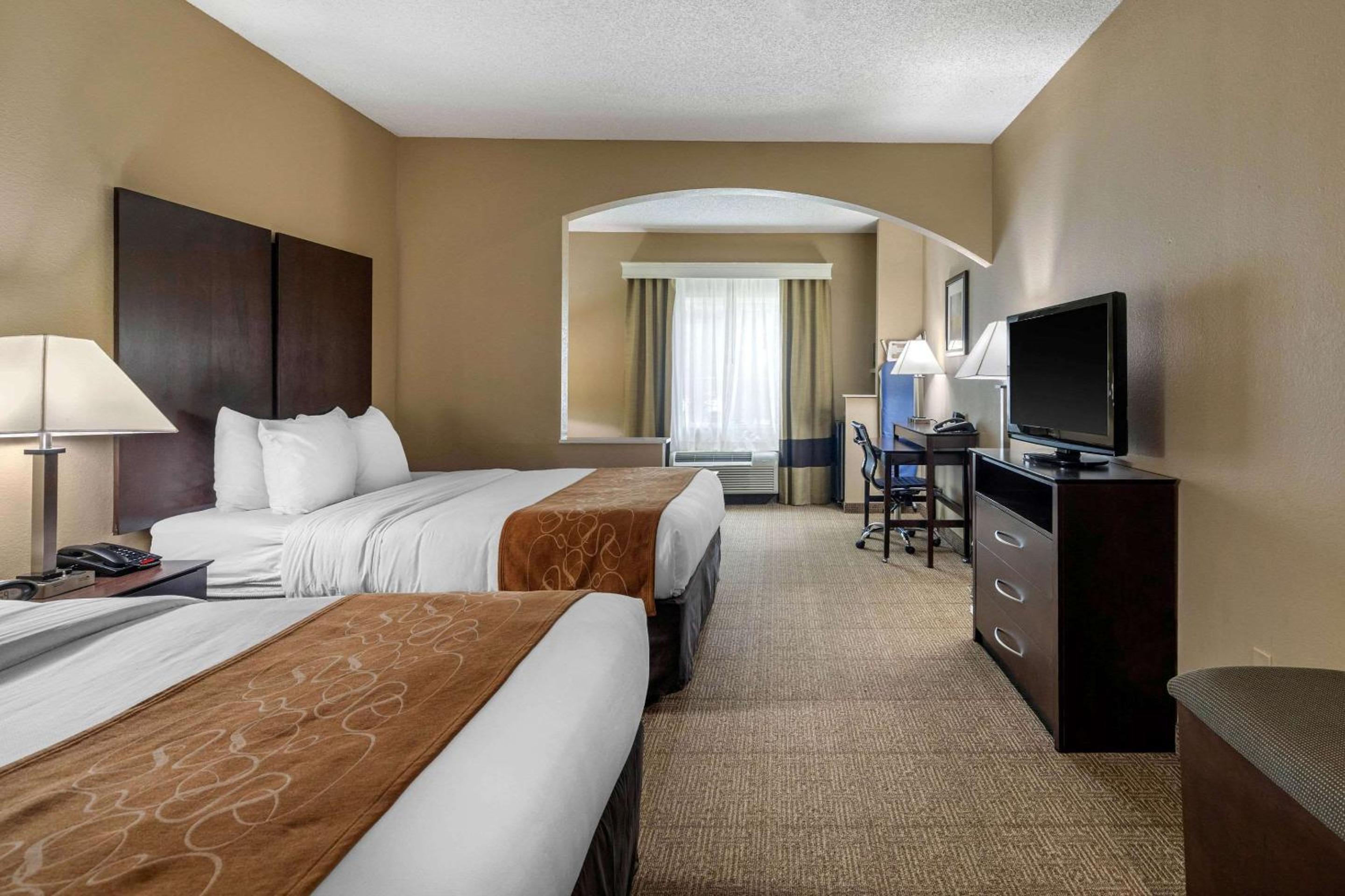 Queen Suite with Two Queen Beds - Disability Access/Non-Smoking - Photo 7