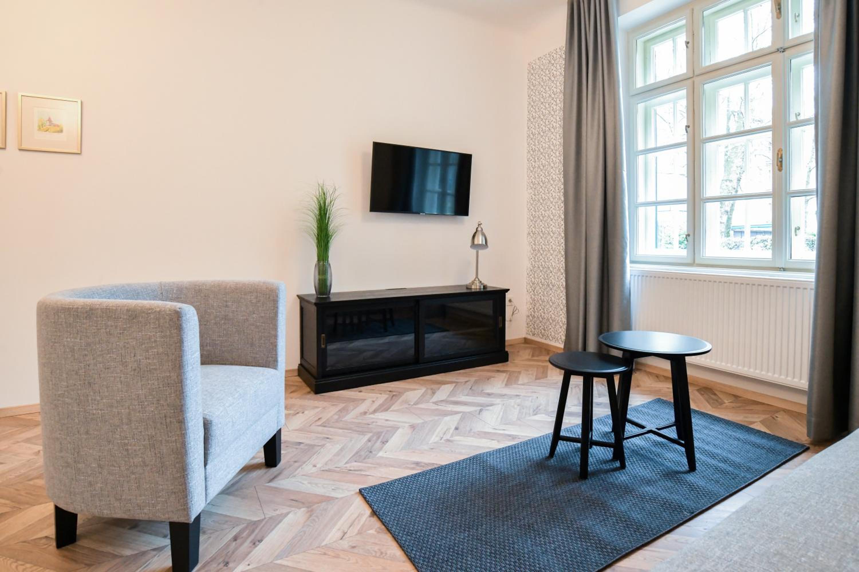 Apartment with Garden View - Photo 4