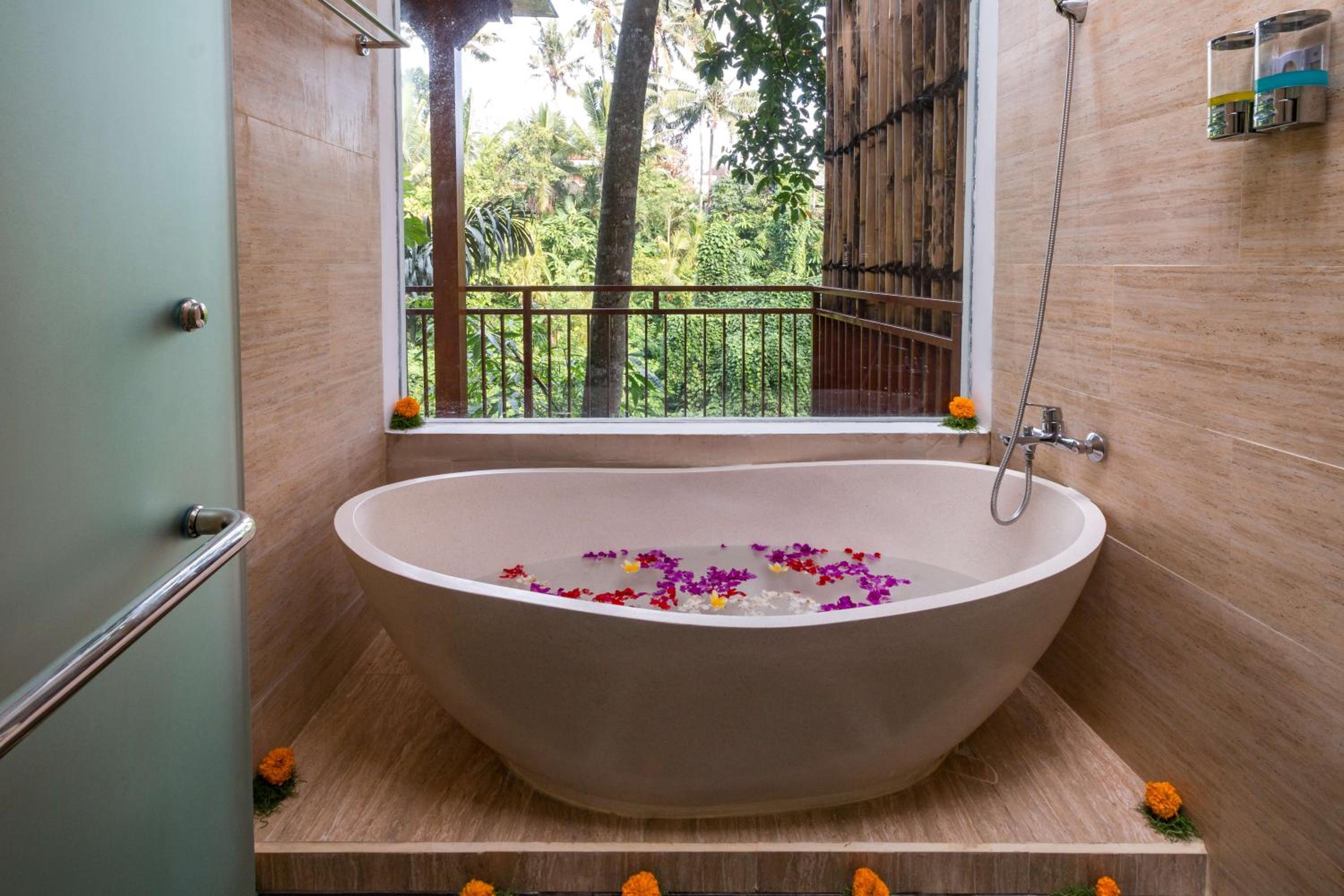 Suite with River View - Photo 11