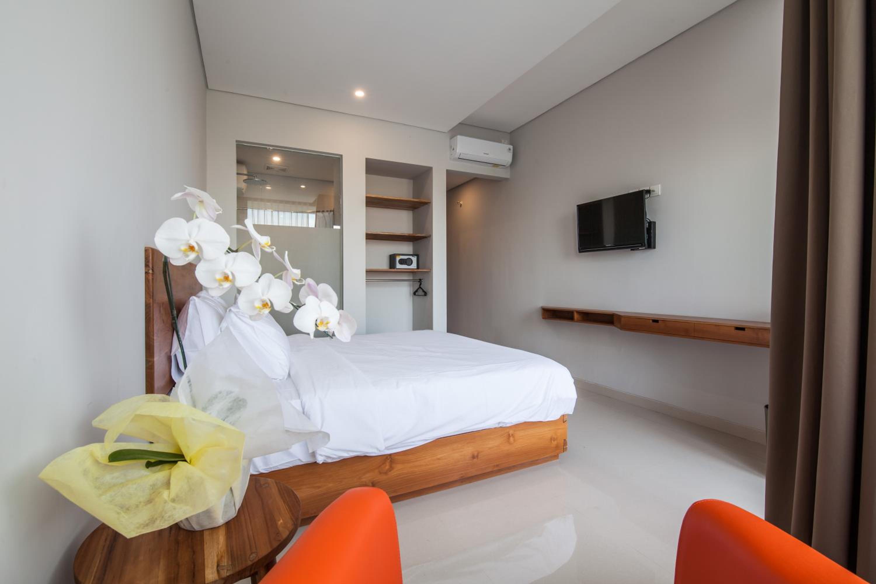 Deluxe King Room - Photo 2