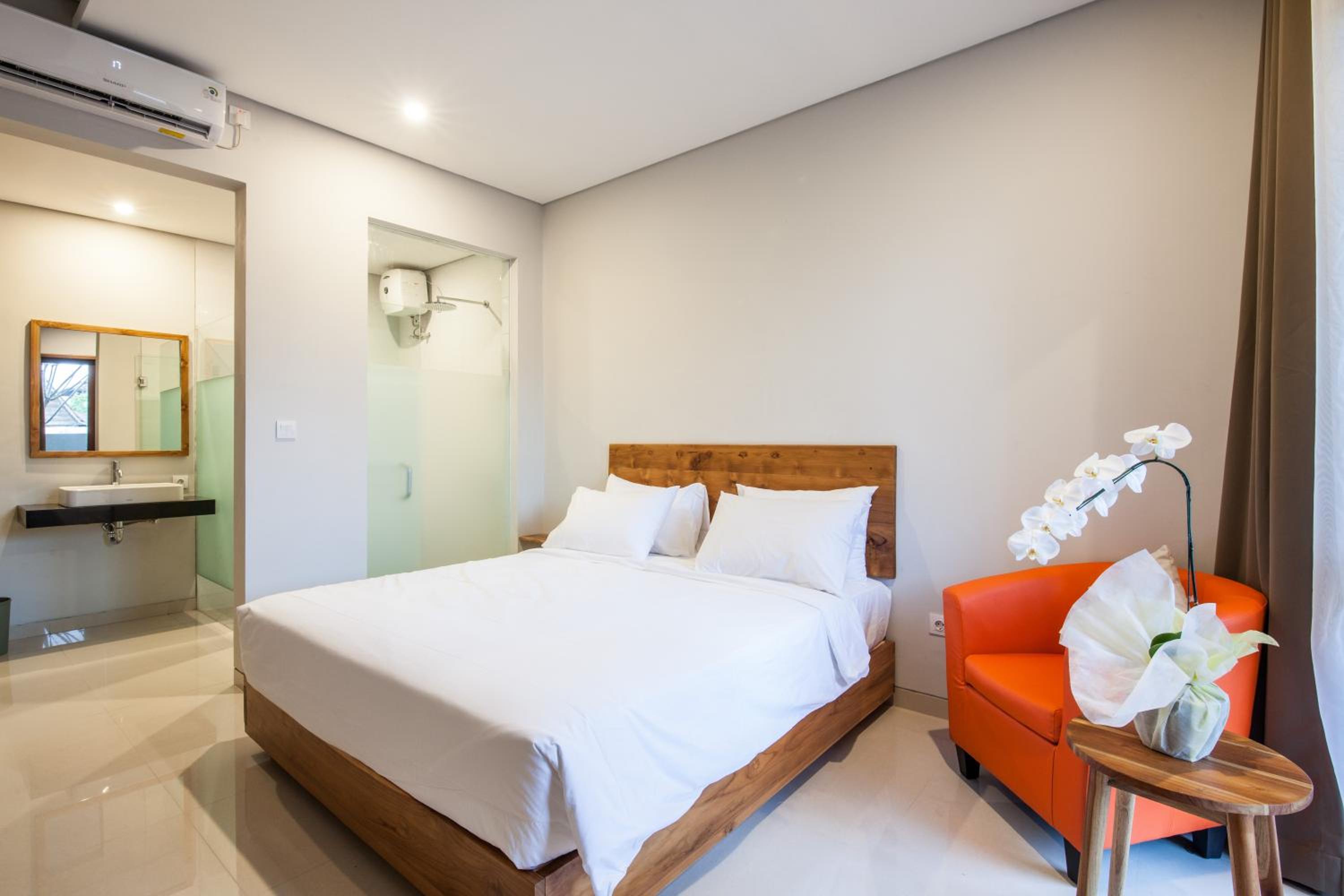 Deluxe King Room - Photo 14
