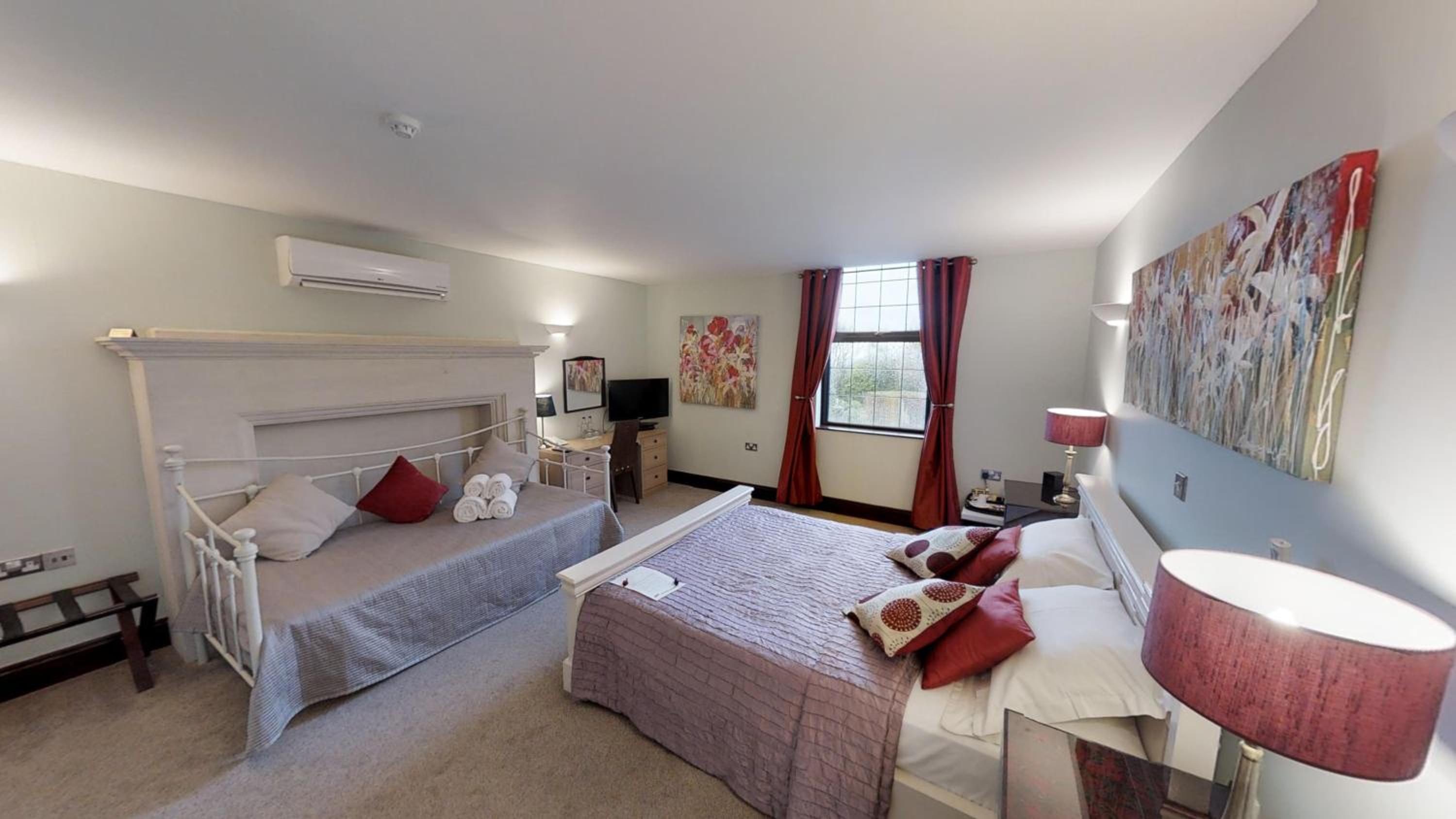 Superior Double Room With Private Bathroom photo 3