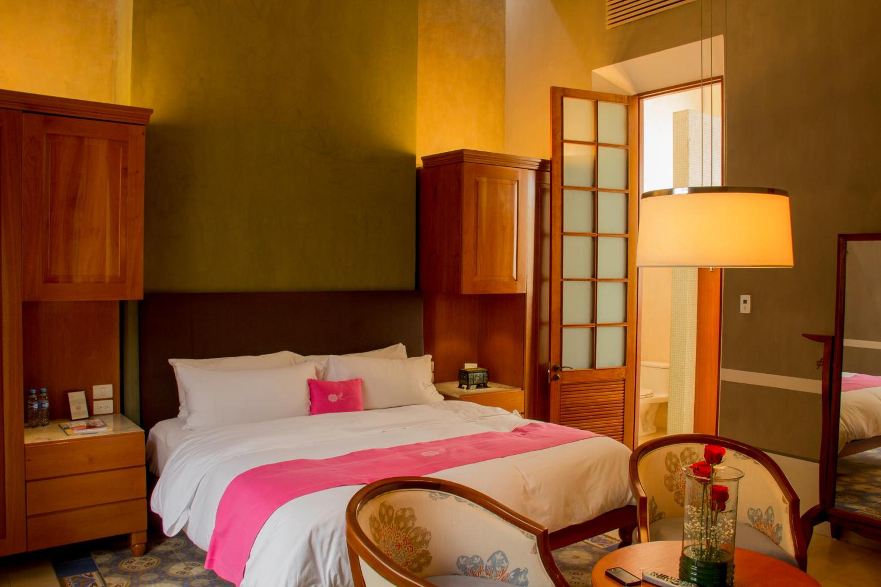 Suite King bed With Outdoor Bathtub photo 1