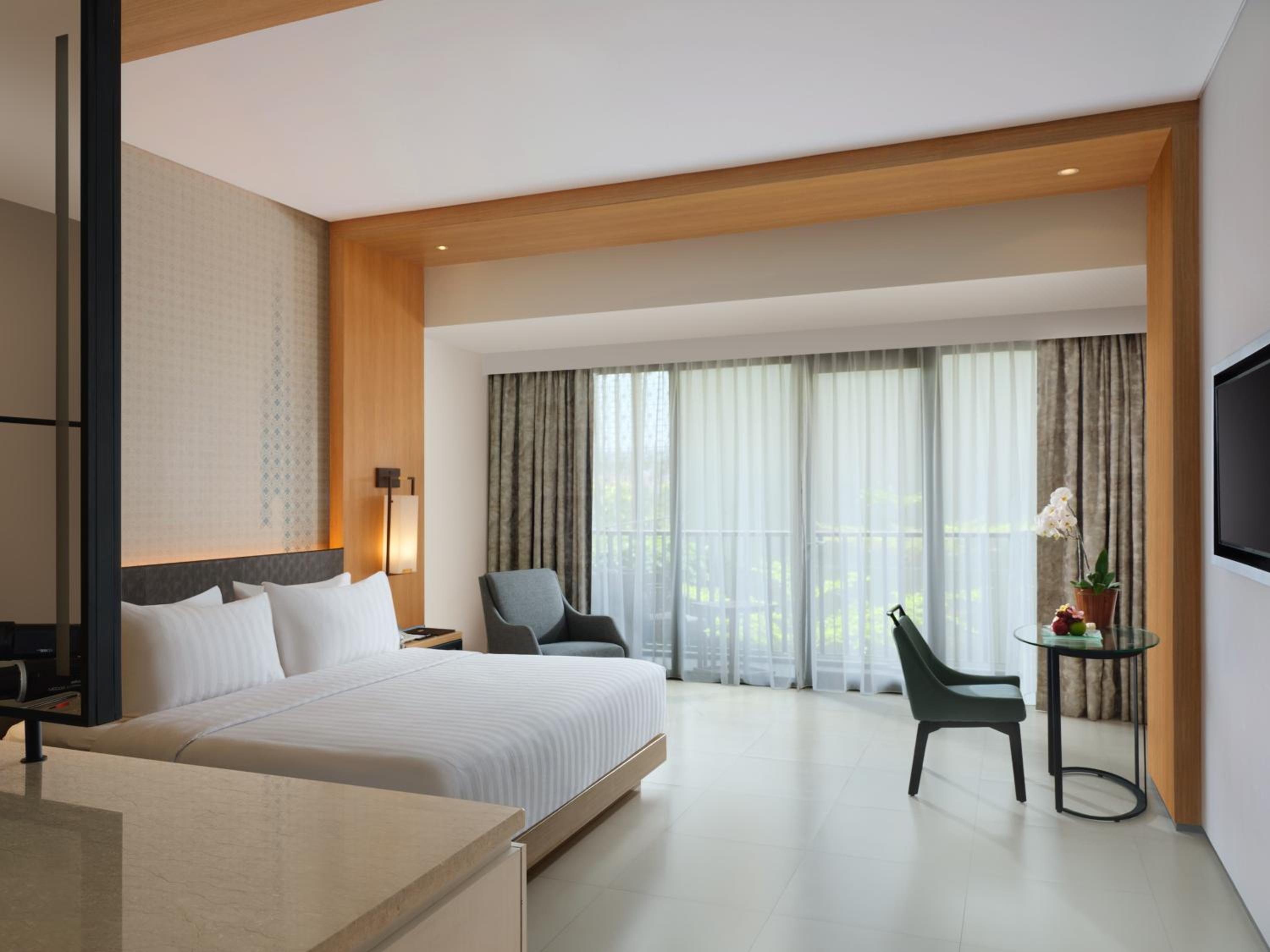 Deluxe Room King Garden View