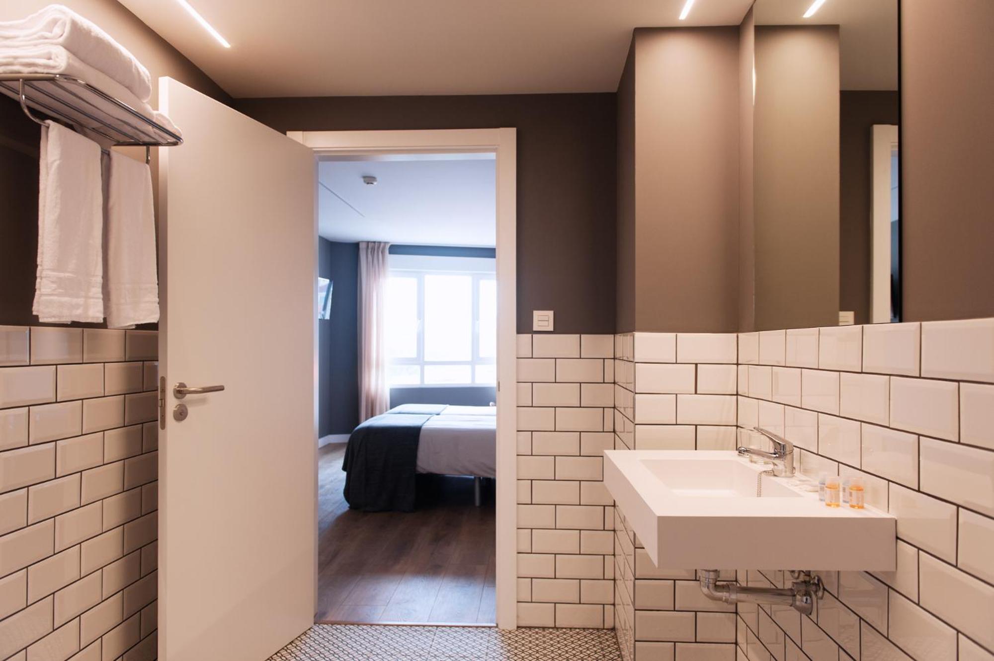 Double or Twin Room - Photo 10