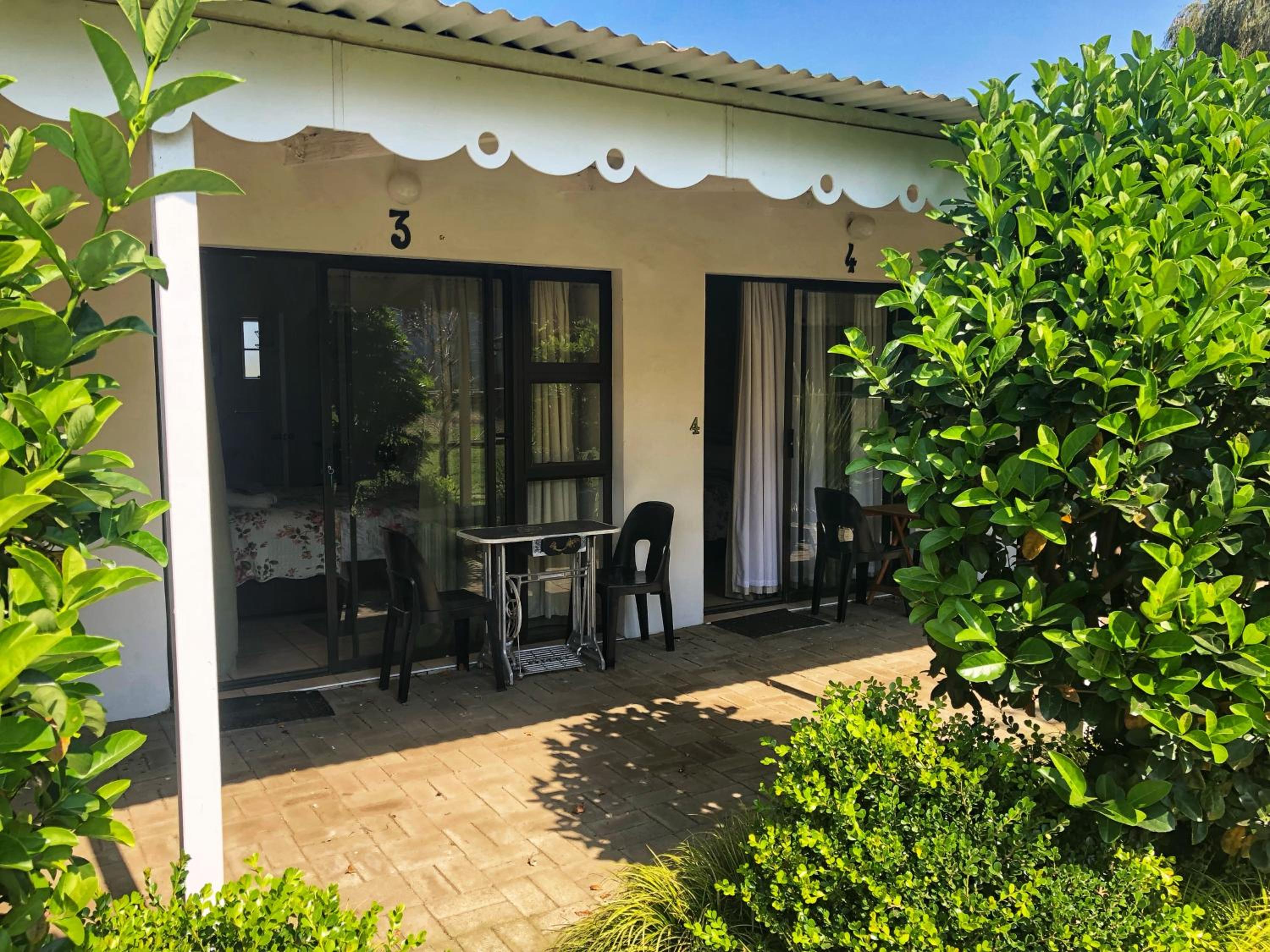 Double Room with Patio - Photo 6