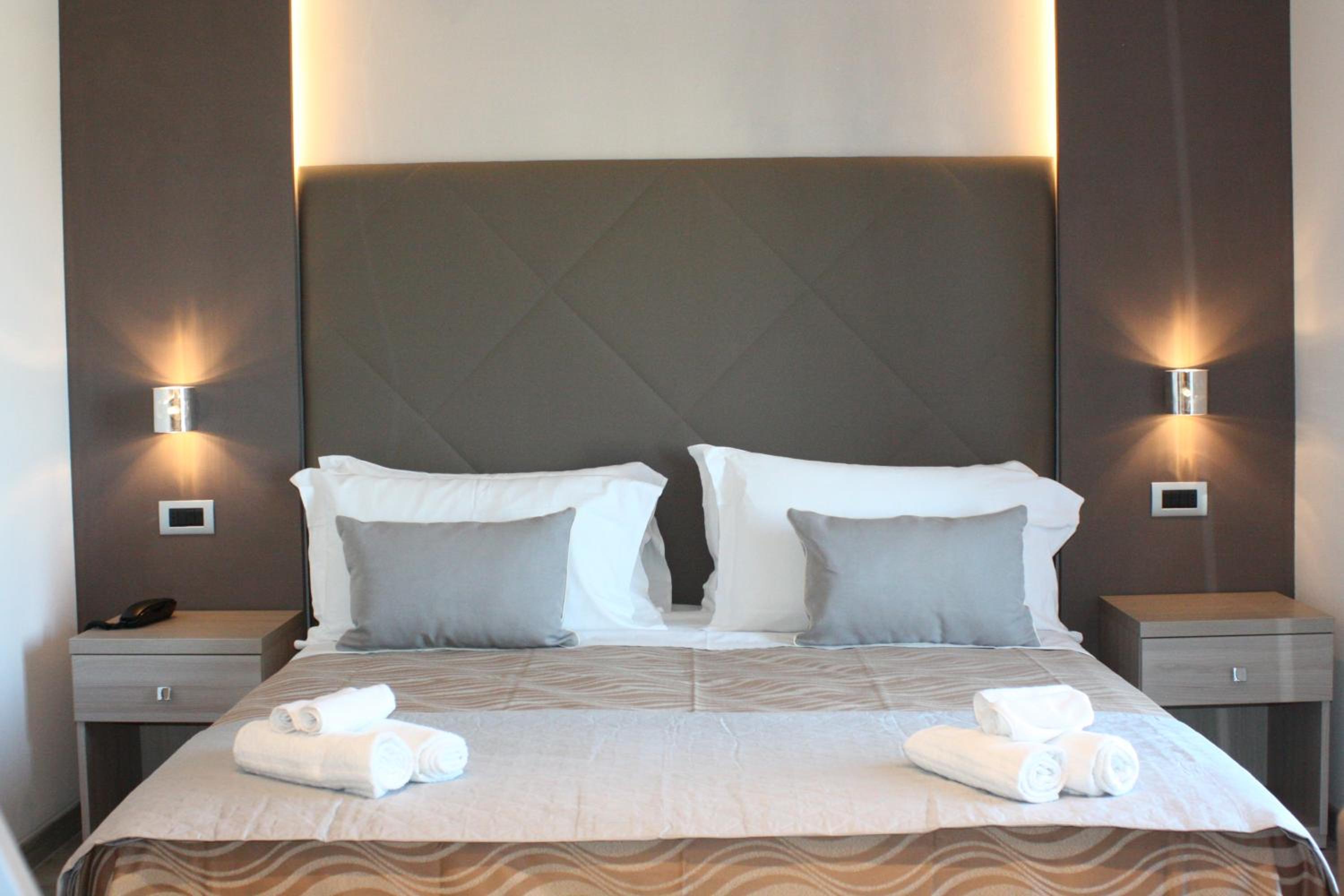 Basic Double or Twin Room - Photo 1