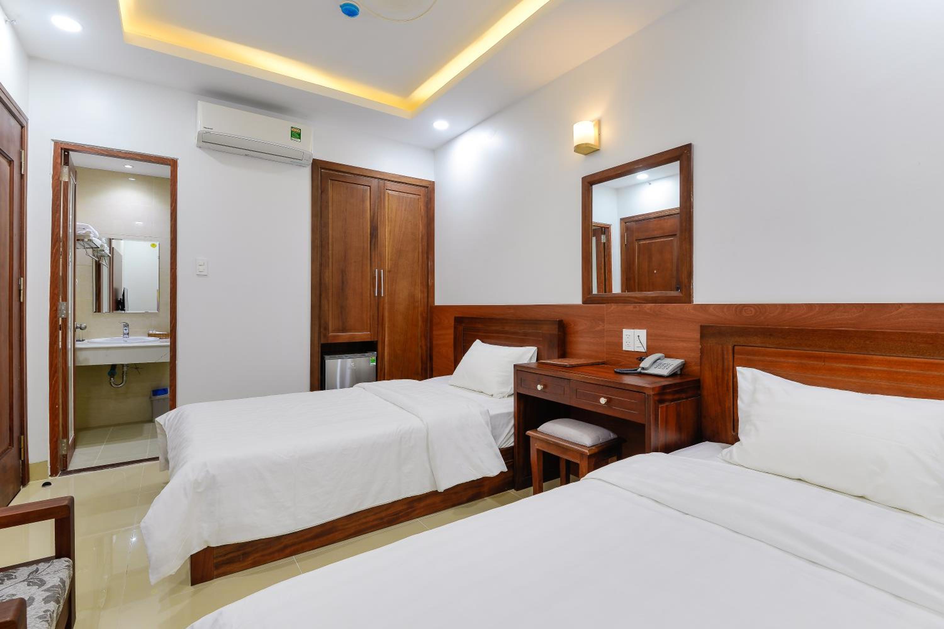 Twin Room with Shower