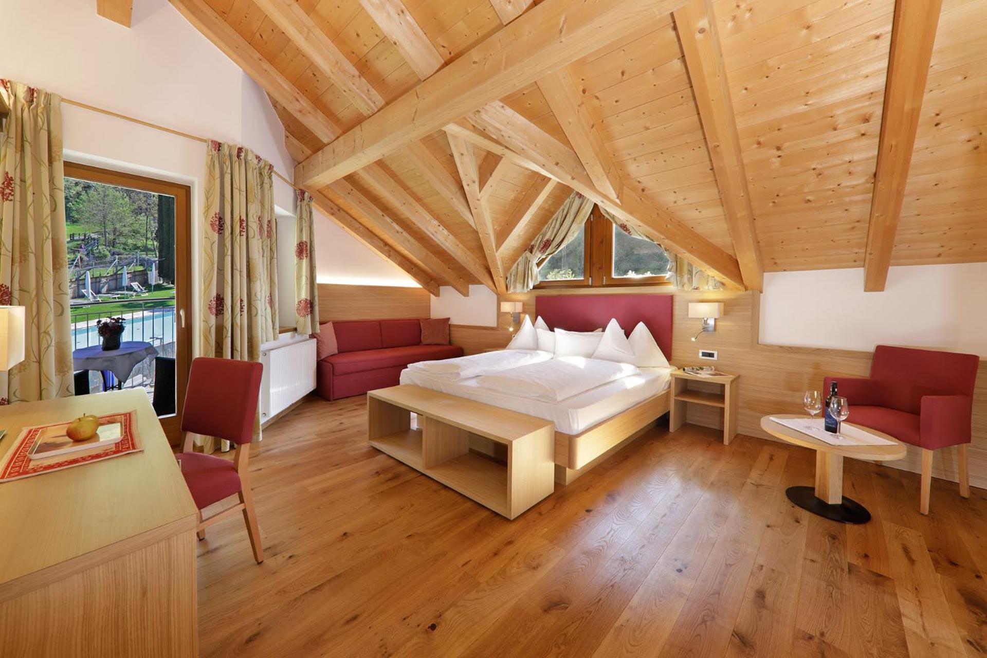 Deluxe Double Room with Balcony photo 3