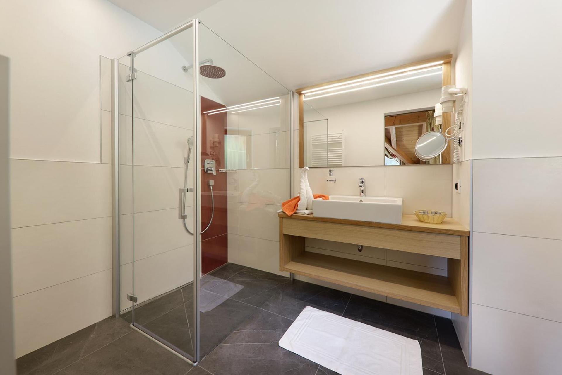 Deluxe Double Room with Balcony photo 2