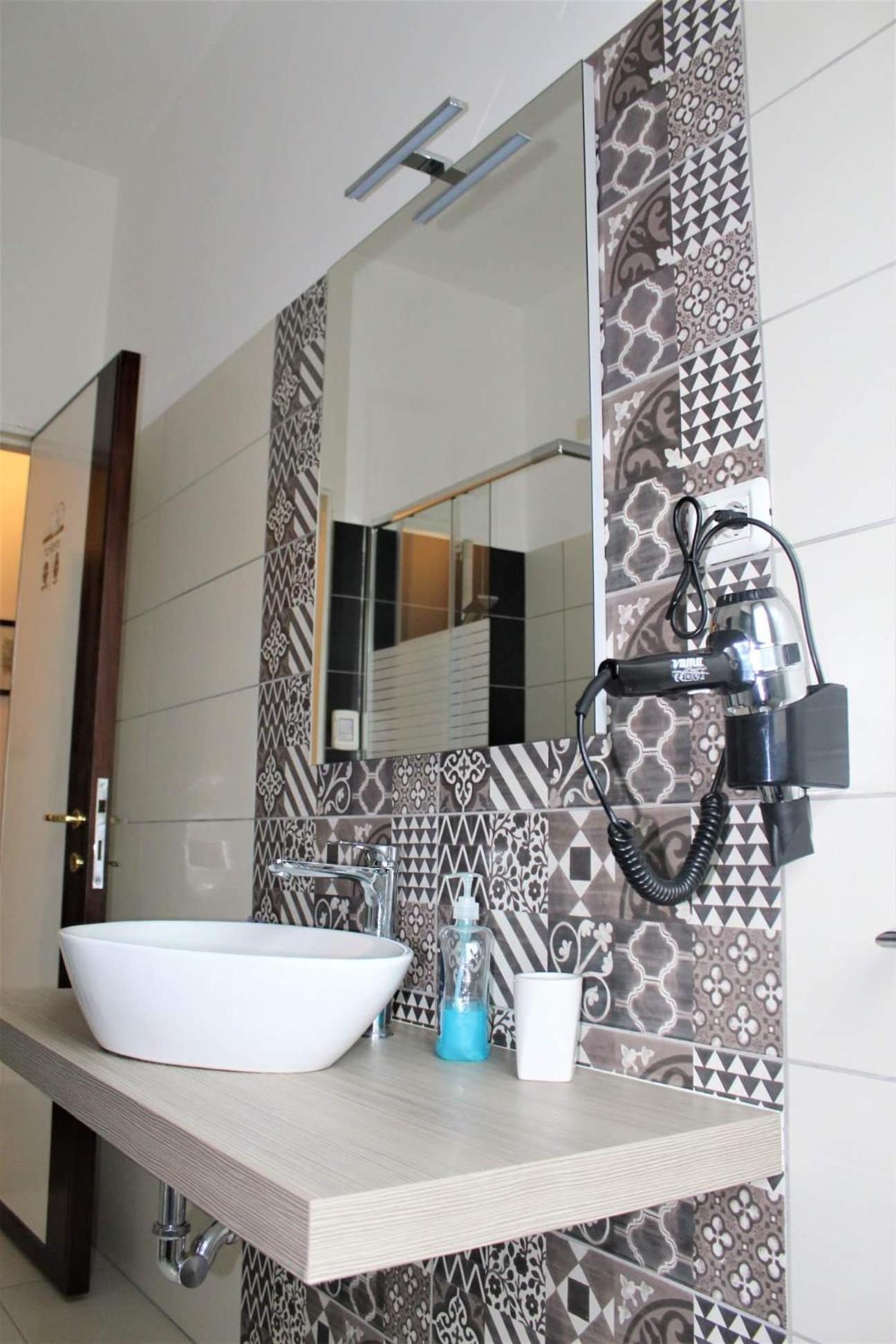 Double Room with Private Bathroom - Photo 3