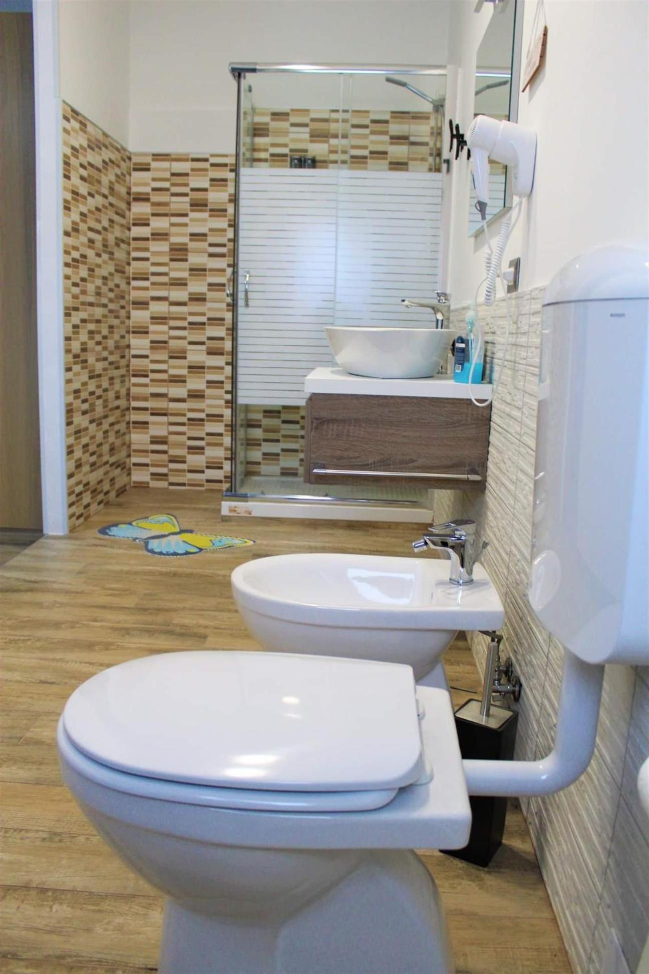 Double Room - Photo 12